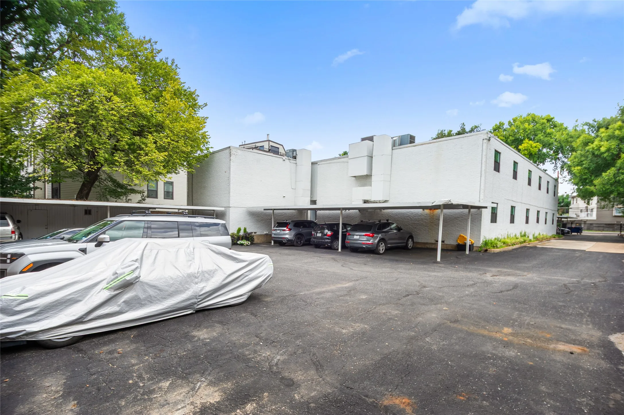Condominium For Sale in Dallas County , 3116 Mahanna Street 1, Dallas, Texas 75235, 1 Bedroom, 1 Bathroom, Garage spaces, 723 Sqft, built in 1958, Price $150,000, mls#21341619, Real Estate Agent in Dallas, Homes For Sale in Dallas county, Homes For Sale in Dallas, Realtor in Dallas Texas, Real Estate Brokerage Independent Realty Texas, Luminita Cordes Realtor