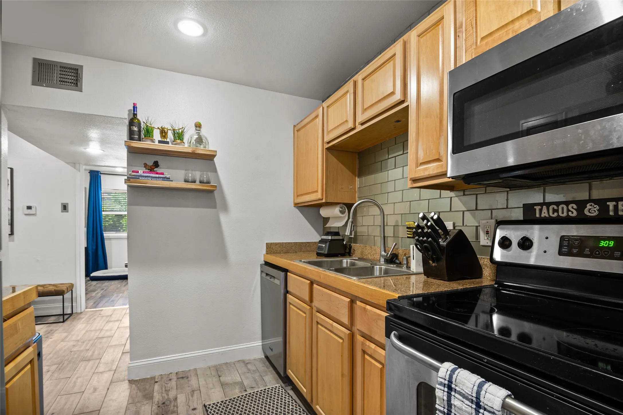 Condominium For Sale in Dallas County , 3116 Mahanna Street 1, Dallas, Texas 75235, 1 Bedroom, 1 Bathroom, Garage spaces, 723 Sqft, built in 1958, Price $150,000, mls#21341619, Real Estate Agent in Dallas, Homes For Sale in Dallas county, Homes For Sale in Dallas, Realtor in Dallas Texas, Real Estate Brokerage Independent Realty Texas, Luminita Cordes Realtor