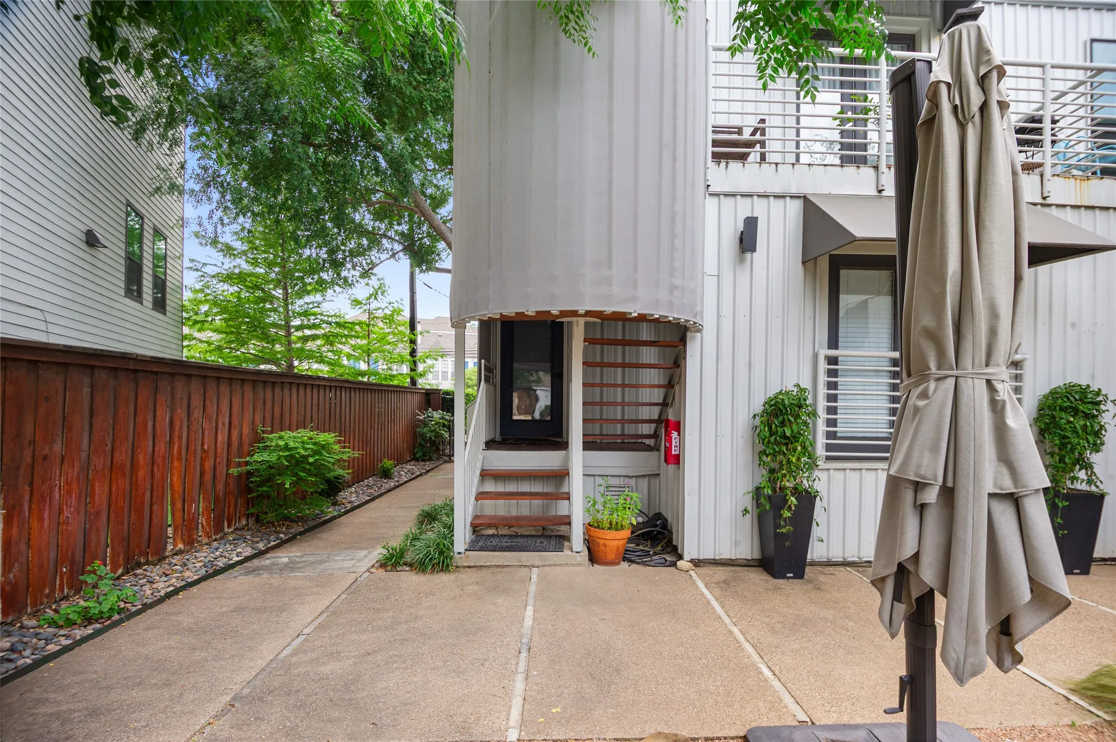 Condominium For Sale in Dallas County , 3116 Mahanna Street 1, Dallas, Texas 75235, 1 Bedroom, 1 Bathroom, Garage spaces, 723 Sqft, built in 1958, Price $150,000, mls#21341619, Real Estate Agent in Dallas, Homes For Sale in Dallas county, Homes For Sale in Dallas, Realtor in Dallas Texas, Real Estate Brokerage Independent Realty Texas, Luminita Cordes Realtor