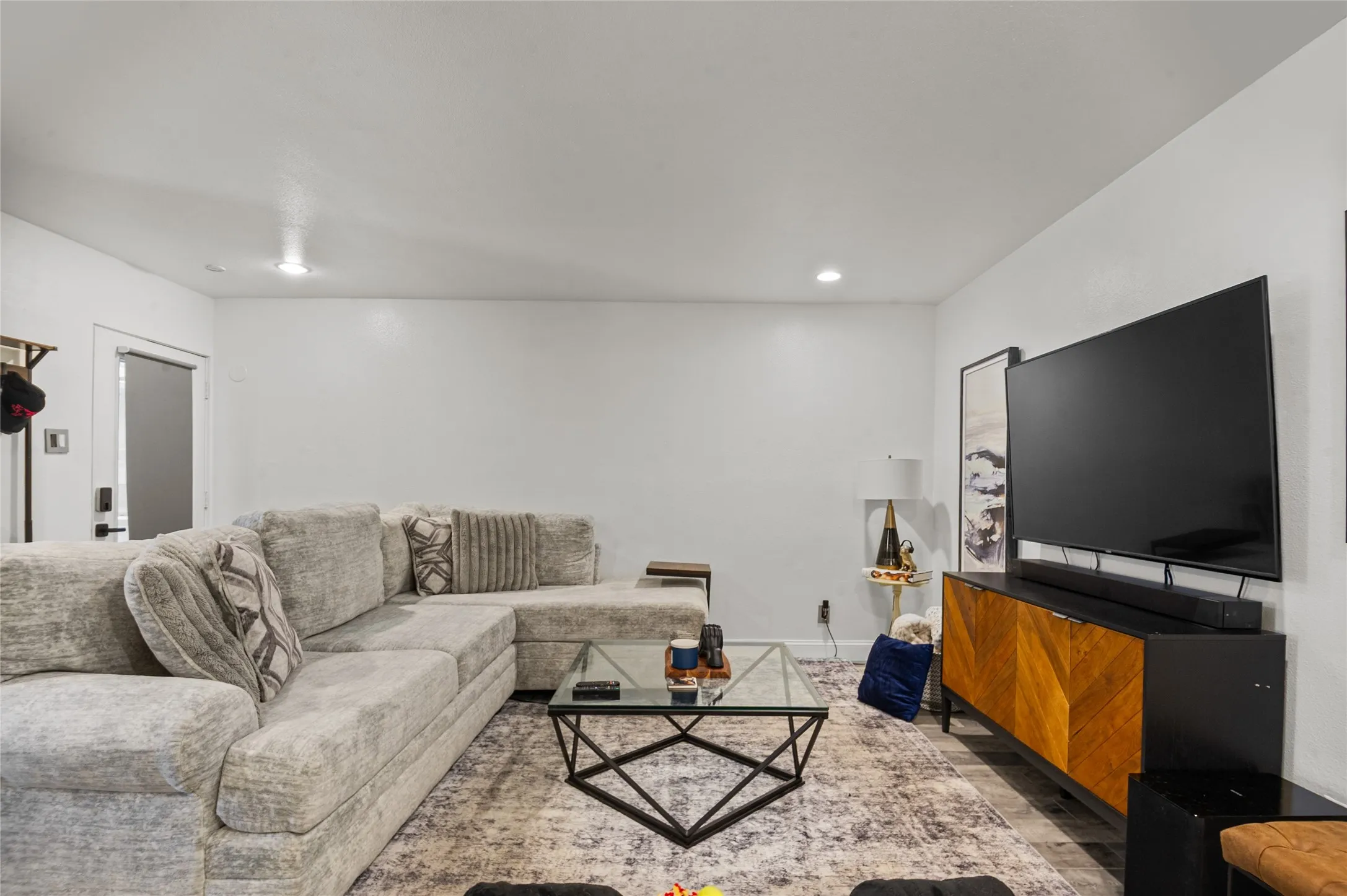 Condominium For Sale in Dallas County , 3116 Mahanna Street 1, Dallas, Texas 75235, 1 Bedroom, 1 Bathroom, Garage spaces, 723 Sqft, built in 1958, Price $150,000, mls#21341619, Real Estate Agent in Dallas, Homes For Sale in Dallas county, Homes For Sale in Dallas, Realtor in Dallas Texas, Real Estate Brokerage Independent Realty Texas, Luminita Cordes Realtor