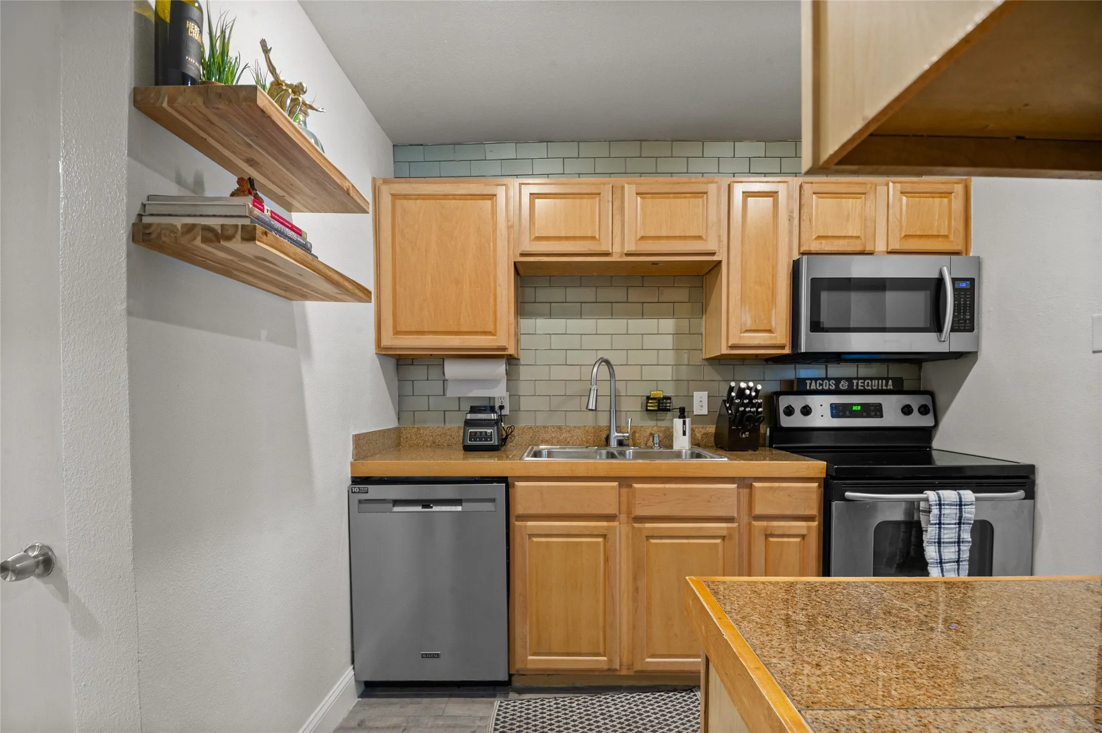 Condominium For Sale in Dallas County , 3116 Mahanna Street 1, Dallas, Texas 75235, 1 Bedroom, 1 Bathroom, Garage spaces, 723 Sqft, built in 1958, Price $150,000, mls#21341619, Real Estate Agent in Dallas, Homes For Sale in Dallas county, Homes For Sale in Dallas, Realtor in Dallas Texas, Real Estate Brokerage Independent Realty Texas, Luminita Cordes Realtor