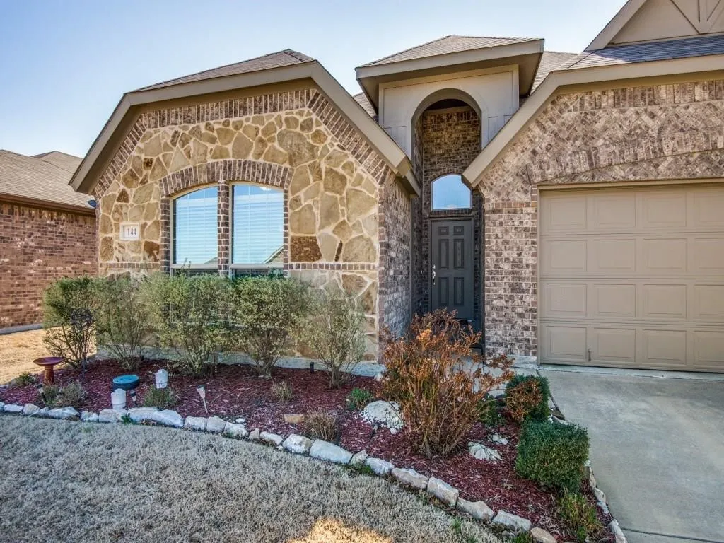 Single Family Residence For Rent in Collin County , 144 Mill Street, Anna, Texas 75409, 3 Bedroom, 2 Bathroom, 2 Garage spaces, 1,510 Sqft, built in 2012, mls#21342133, Real Estate Agent in Anna, Homes For Rent in Collin county, Homes For Rent in Anna, Realtor in Anna Texas, Real Estate Brokerage Independent Realty Texas, Luminita Cordes Realtor