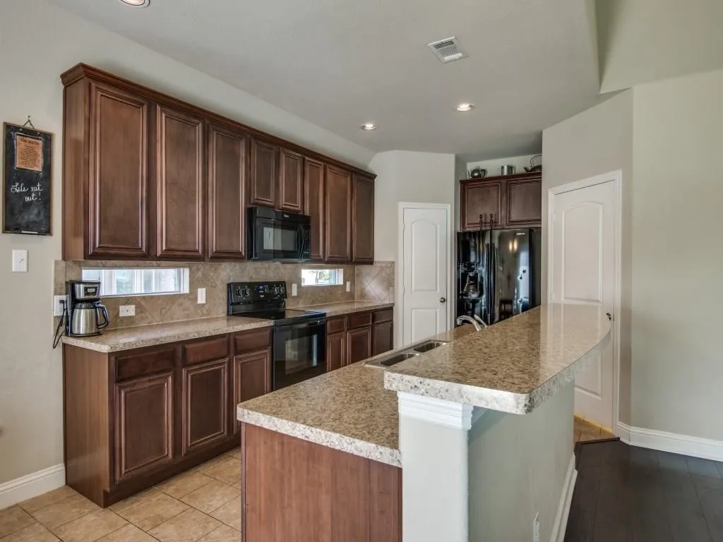 Single Family Residence For Rent in Collin County , 144 Mill Street, Anna, Texas 75409, 3 Bedroom, 2 Bathroom, 2 Garage spaces, 1,510 Sqft, built in 2012, mls#21342133, Real Estate Agent in Anna, Homes For Rent in Collin county, Homes For Rent in Anna, Realtor in Anna Texas, Real Estate Brokerage Independent Realty Texas, Luminita Cordes Realtor