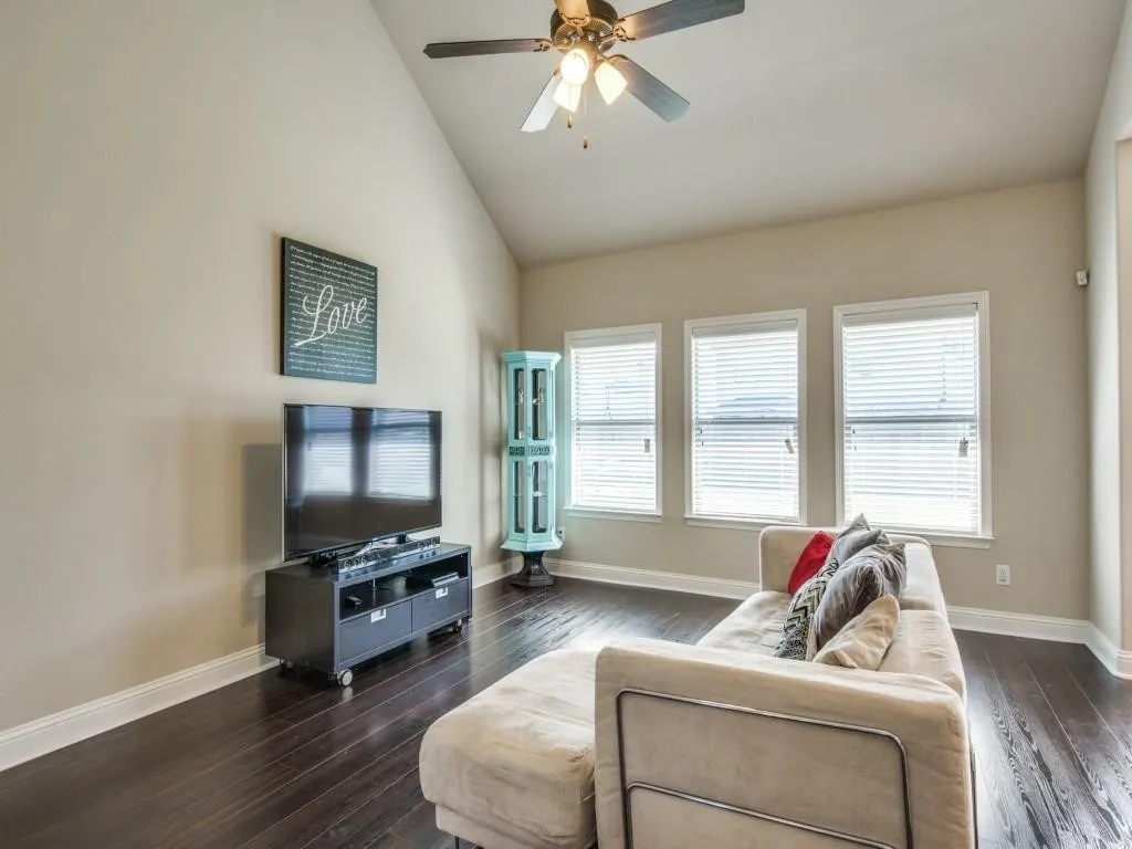 Single Family Residence For Rent in Collin County , 144 Mill Street, Anna, Texas 75409, 3 Bedroom, 2 Bathroom, 2 Garage spaces, 1,510 Sqft, built in 2012, mls#21342133, Real Estate Agent in Anna, Homes For Rent in Collin county, Homes For Rent in Anna, Realtor in Anna Texas, Real Estate Brokerage Independent Realty Texas, Luminita Cordes Realtor