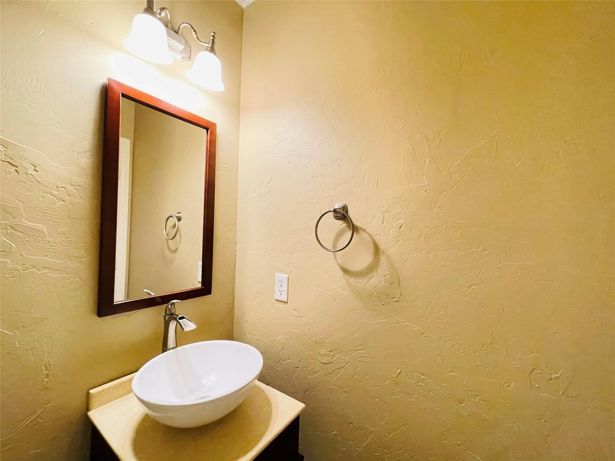 Single Family Residence For Rent in Collin County , 40 Emerald Pond Drive, Frisco, Texas 75034, 4 Bedroom, 4 Bathroom, 2 Garage spaces, 3,340 Sqft, built in 2002, mls#21342134, Real Estate Agent in Frisco, Homes For Rent in Collin county, Homes For Rent in Frisco, Realtor in Frisco Texas, Real Estate Brokerage Independent Realty Texas, Luminita Cordes Realtor