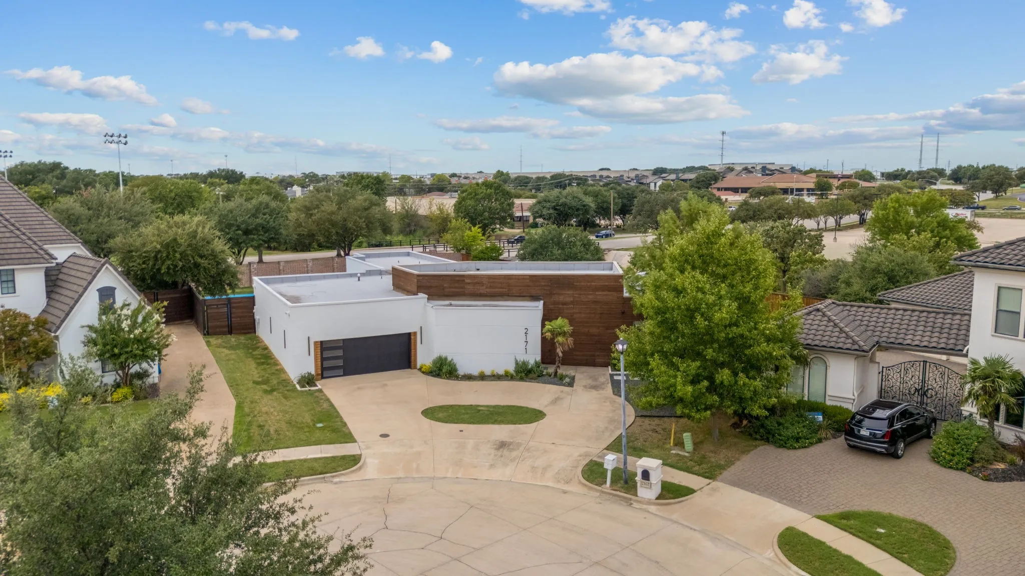 Single Family Residence For Sale in Dallas County , 2171 Hogan Drive, Irving, Texas 75038, 3 Bedroom, 4 Bathroom, 3 Garage spaces, 3,636 Sqft, built in 2013, mls#21341995, Real Estate Agent in Irving, Homes For Sale in Dallas county, Homes For Sale in Irving, Realtor in Irving Texas, Real Estate Brokerage Independent Realty Texas, Luminita Cordes Realtor