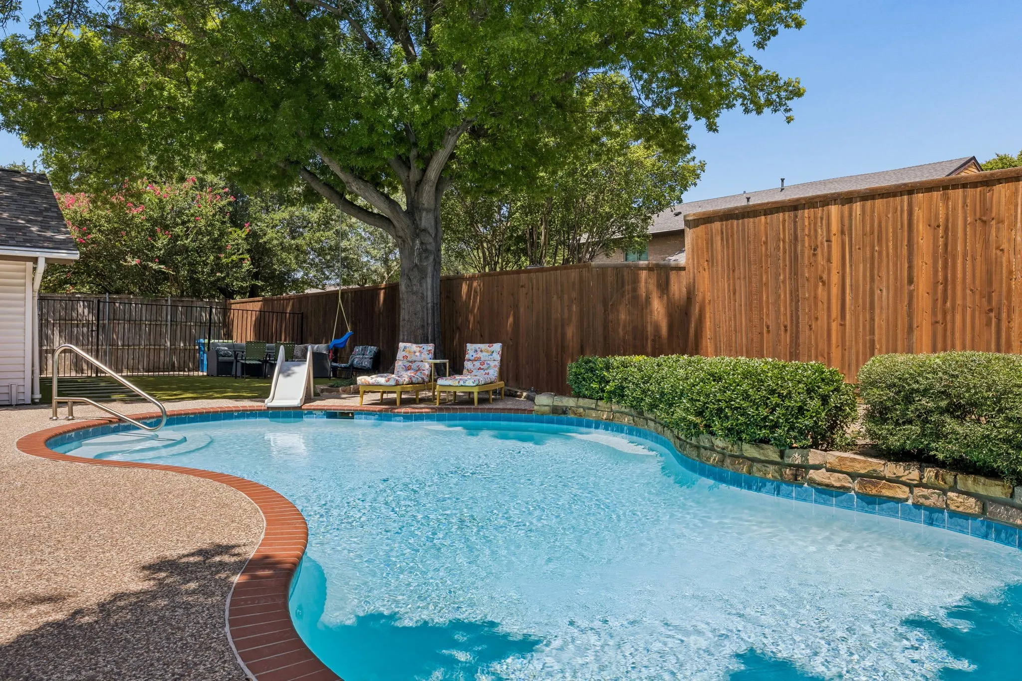 Single Family Residence For Sale in Dallas County , 2813 Raintree Drive, Carrollton, Texas 75006, 3 Bedroom, 3 Bathroom, 2 Garage spaces, 2,922 Sqft, built in 1973, mls#21341957, Real Estate Agent in Carrollton, Homes For Sale in Dallas county, Homes For Sale in Carrollton, Realtor in Carrollton Texas, Real Estate Brokerage Independent Realty Texas, Luminita Cordes Realtor