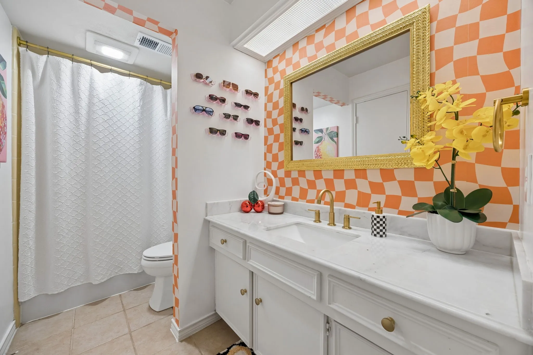 Single Family Residence For Sale in Dallas County , 2813 Raintree Drive, Carrollton, Texas 75006, 3 Bedroom, 3 Bathroom, 2 Garage spaces, 2,922 Sqft, built in 1973, mls#21341957, Real Estate Agent in Carrollton, Homes For Sale in Dallas county, Homes For Sale in Carrollton, Realtor in Carrollton Texas, Real Estate Brokerage Independent Realty Texas, Luminita Cordes Realtor