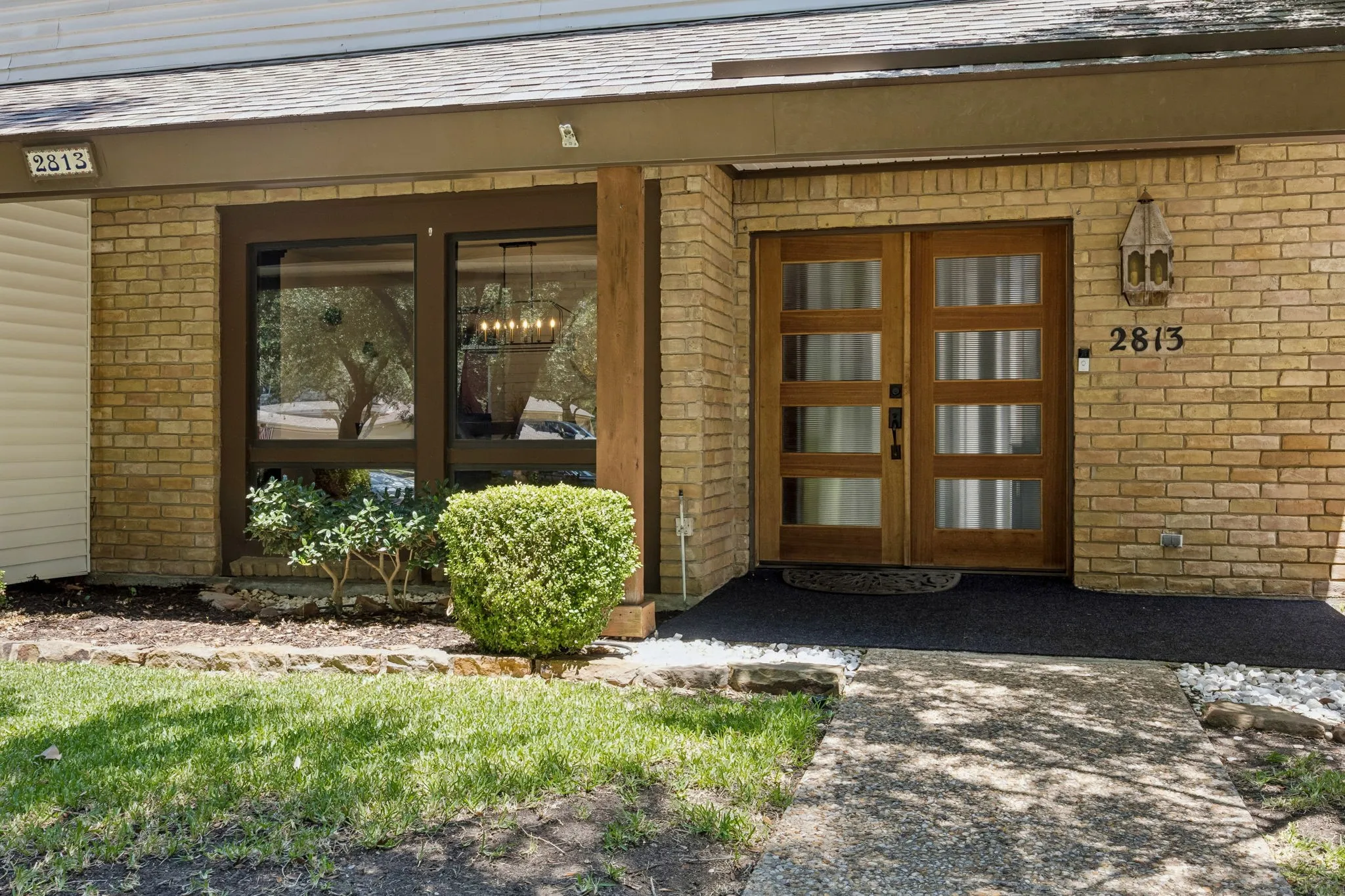 Single Family Residence For Sale in Dallas County , 2813 Raintree Drive, Carrollton, Texas 75006, 3 Bedroom, 3 Bathroom, 2 Garage spaces, 2,922 Sqft, built in 1973, mls#21341957, Real Estate Agent in Carrollton, Homes For Sale in Dallas county, Homes For Sale in Carrollton, Realtor in Carrollton Texas, Real Estate Brokerage Independent Realty Texas, Luminita Cordes Realtor