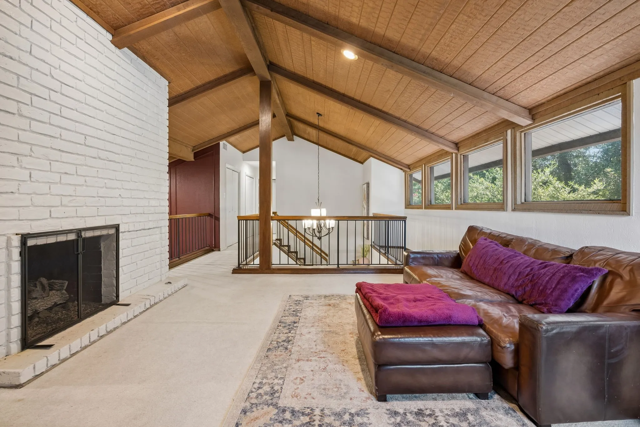 Single Family Residence For Sale in Dallas County , 2813 Raintree Drive, Carrollton, Texas 75006, 3 Bedroom, 3 Bathroom, 2 Garage spaces, 2,922 Sqft, built in 1973, mls#21341957, Real Estate Agent in Carrollton, Homes For Sale in Dallas county, Homes For Sale in Carrollton, Realtor in Carrollton Texas, Real Estate Brokerage Independent Realty Texas, Luminita Cordes Realtor
