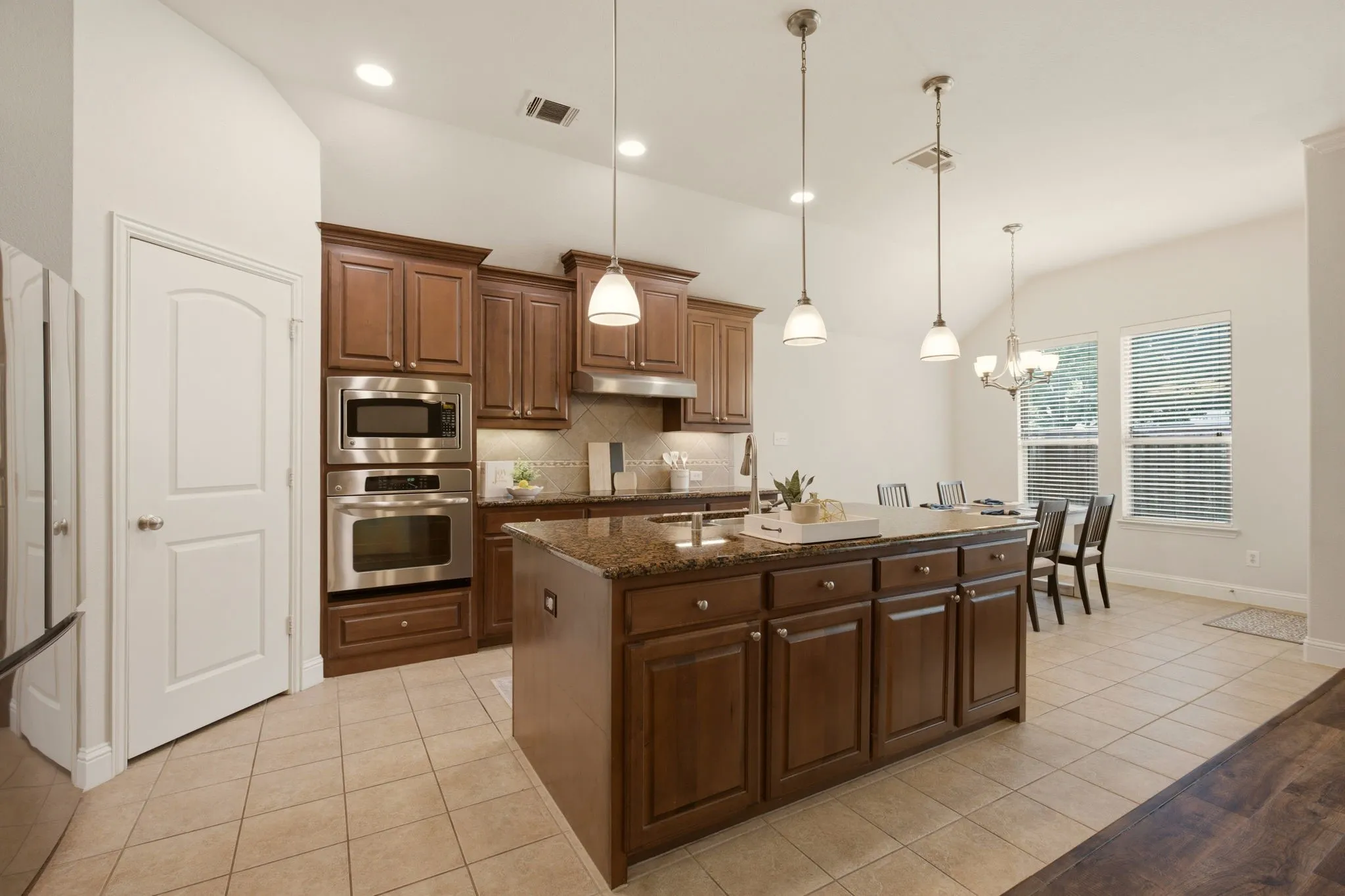 Single Family Residence For Sale in Collin County , 15841 River Glen Drive, Frisco, Texas 75035, 4 Bedroom, 3 Bathroom, 2 Garage spaces, 2,339 Sqft, built in 2011, mls#21338010, Real Estate Agent in Frisco, Homes For Sale in Collin county, Homes For Sale in Frisco, Realtor in Frisco Texas, Real Estate Brokerage Independent Realty Texas, Luminita Cordes Realtor