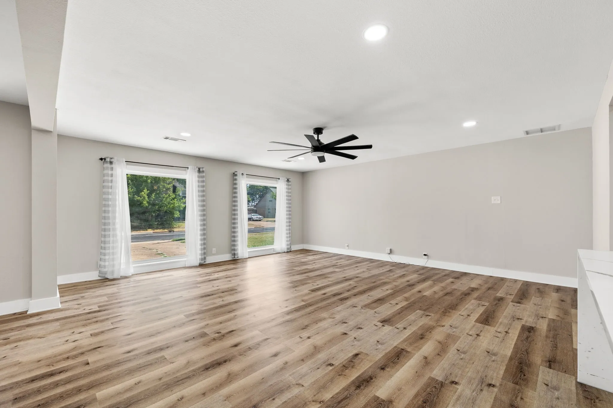 Single Family Residence For Sale in Dallas County , 8635 Strathmore Drive, Dallas, Texas 75238, 5 Bedroom, 3 Bathroom, Garage spaces, 2,212 Sqft, built in 1963, mls#21341898, Real Estate Agent in Dallas, Homes For Sale in Dallas county, Homes For Sale in Dallas, Realtor in Dallas Texas, Real Estate Brokerage Independent Realty Texas, Luminita Cordes Realtor