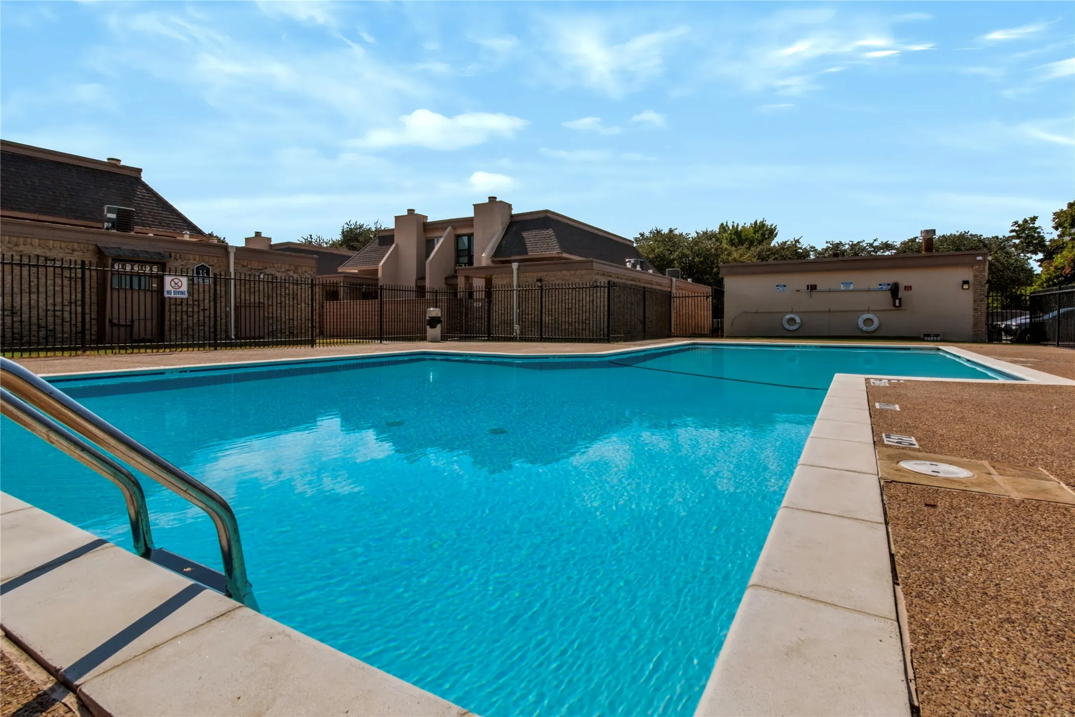 Condominium For Sale in Dallas County , 3045 Park Lane 1071, Dallas, Texas 75220, 2 Bedroom, 2 Bathroom, Garage spaces, 969 Sqft, built in 1969, mls#21340145, Real Estate Agent in Dallas, Homes For Sale in Dallas county, Homes For Sale in Dallas, Realtor in Dallas Texas, Real Estate Brokerage Independent Realty Texas, Luminita Cordes Realtor