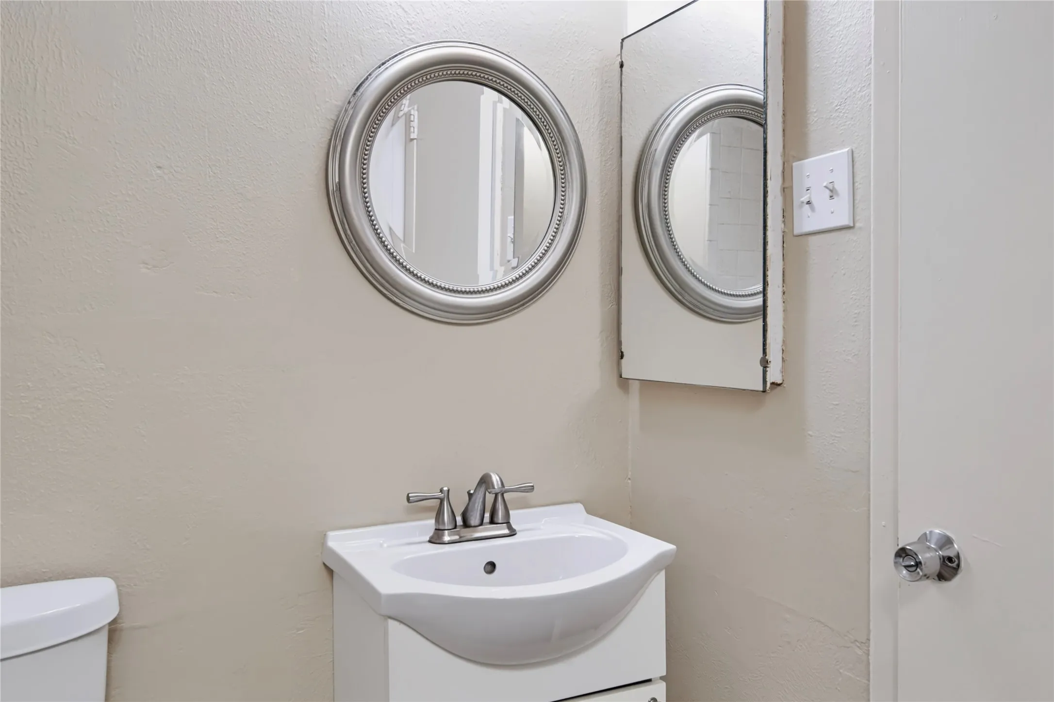 Condominium For Sale in Dallas County , 3045 Park Lane 1071, Dallas, Texas 75220, 2 Bedroom, 2 Bathroom, Garage spaces, 969 Sqft, built in 1969, mls#21340145, Real Estate Agent in Dallas, Homes For Sale in Dallas county, Homes For Sale in Dallas, Realtor in Dallas Texas, Real Estate Brokerage Independent Realty Texas, Luminita Cordes Realtor