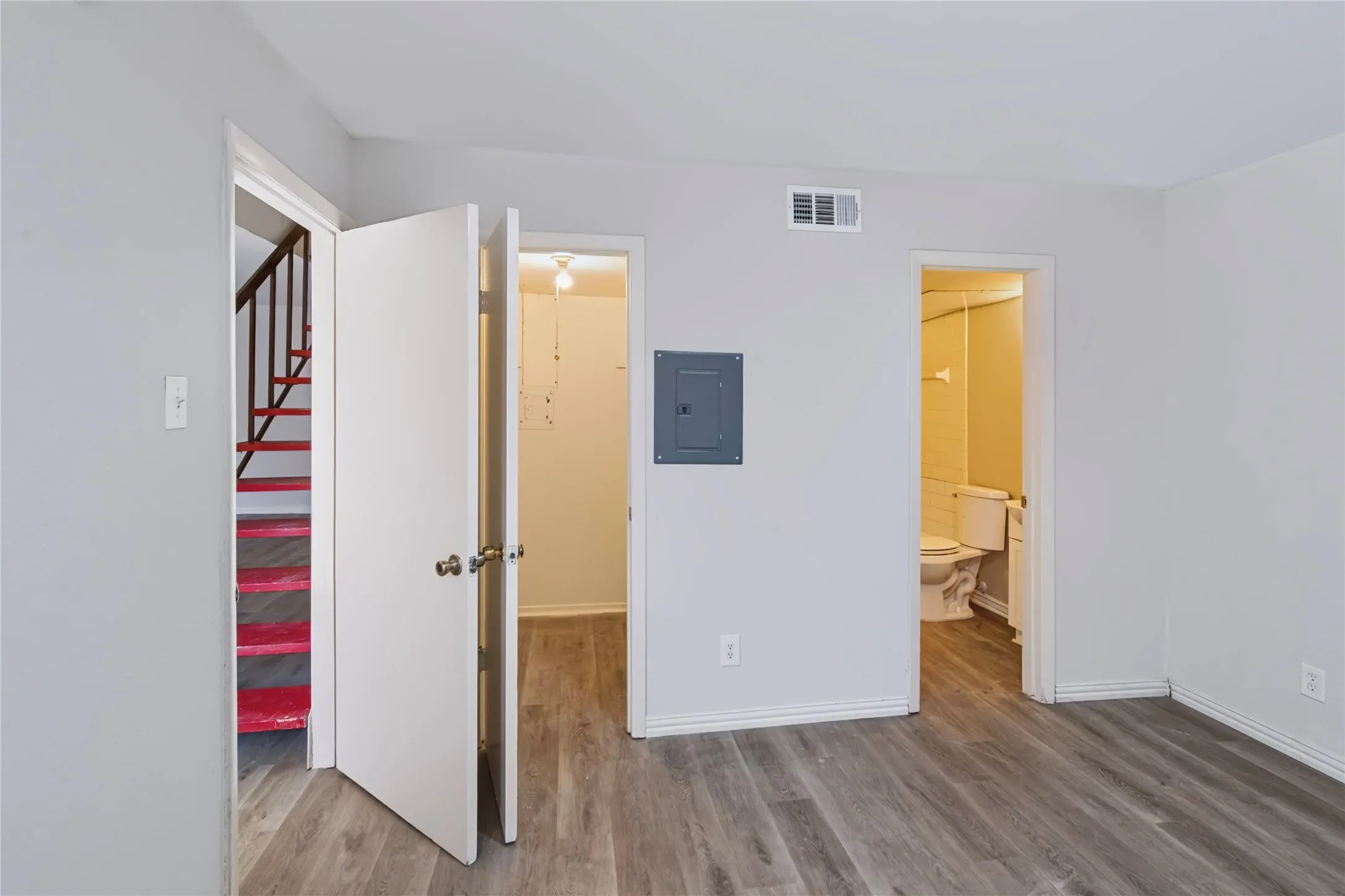 Condominium For Sale in Dallas County , 3045 Park Lane 1071, Dallas, Texas 75220, 2 Bedroom, 2 Bathroom, Garage spaces, 969 Sqft, built in 1969, mls#21340145, Real Estate Agent in Dallas, Homes For Sale in Dallas county, Homes For Sale in Dallas, Realtor in Dallas Texas, Real Estate Brokerage Independent Realty Texas, Luminita Cordes Realtor