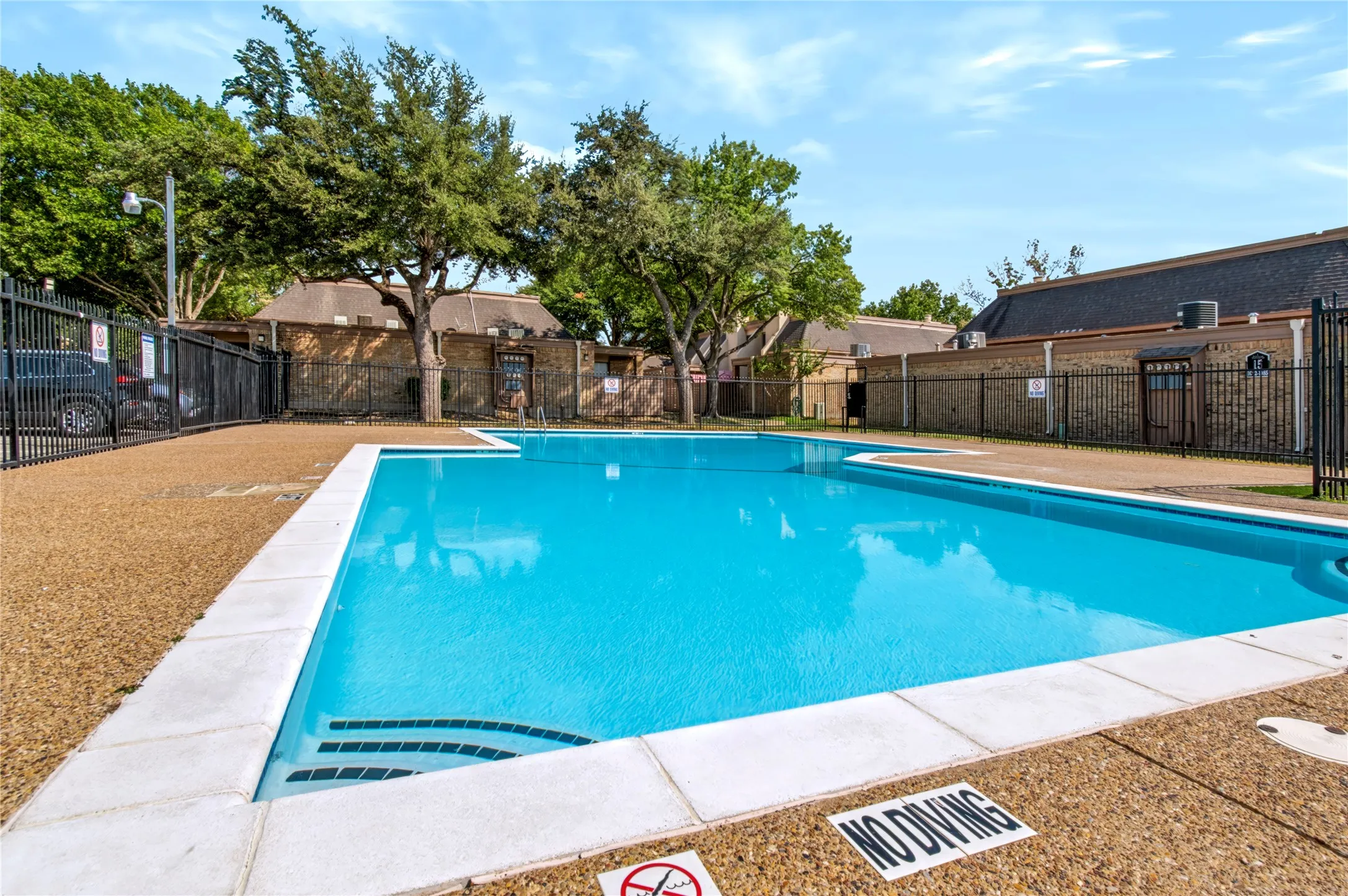 Condominium For Sale in Dallas County , 3045 Park Lane 1071, Dallas, Texas 75220, 2 Bedroom, 2 Bathroom, Garage spaces, 969 Sqft, built in 1969, mls#21340145, Real Estate Agent in Dallas, Homes For Sale in Dallas county, Homes For Sale in Dallas, Realtor in Dallas Texas, Real Estate Brokerage Independent Realty Texas, Luminita Cordes Realtor