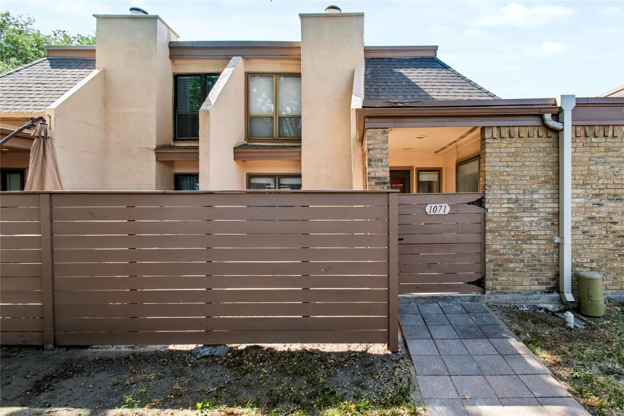 Condominium For Sale in Dallas County , 3045 Park Lane 1071, Dallas, Texas 75220, 2 Bedroom, 2 Bathroom, Garage spaces, 969 Sqft, built in 1969, mls#21340145, Real Estate Agent in Dallas, Homes For Sale in Dallas county, Homes For Sale in Dallas, Realtor in Dallas Texas, Real Estate Brokerage Independent Realty Texas, Luminita Cordes Realtor
