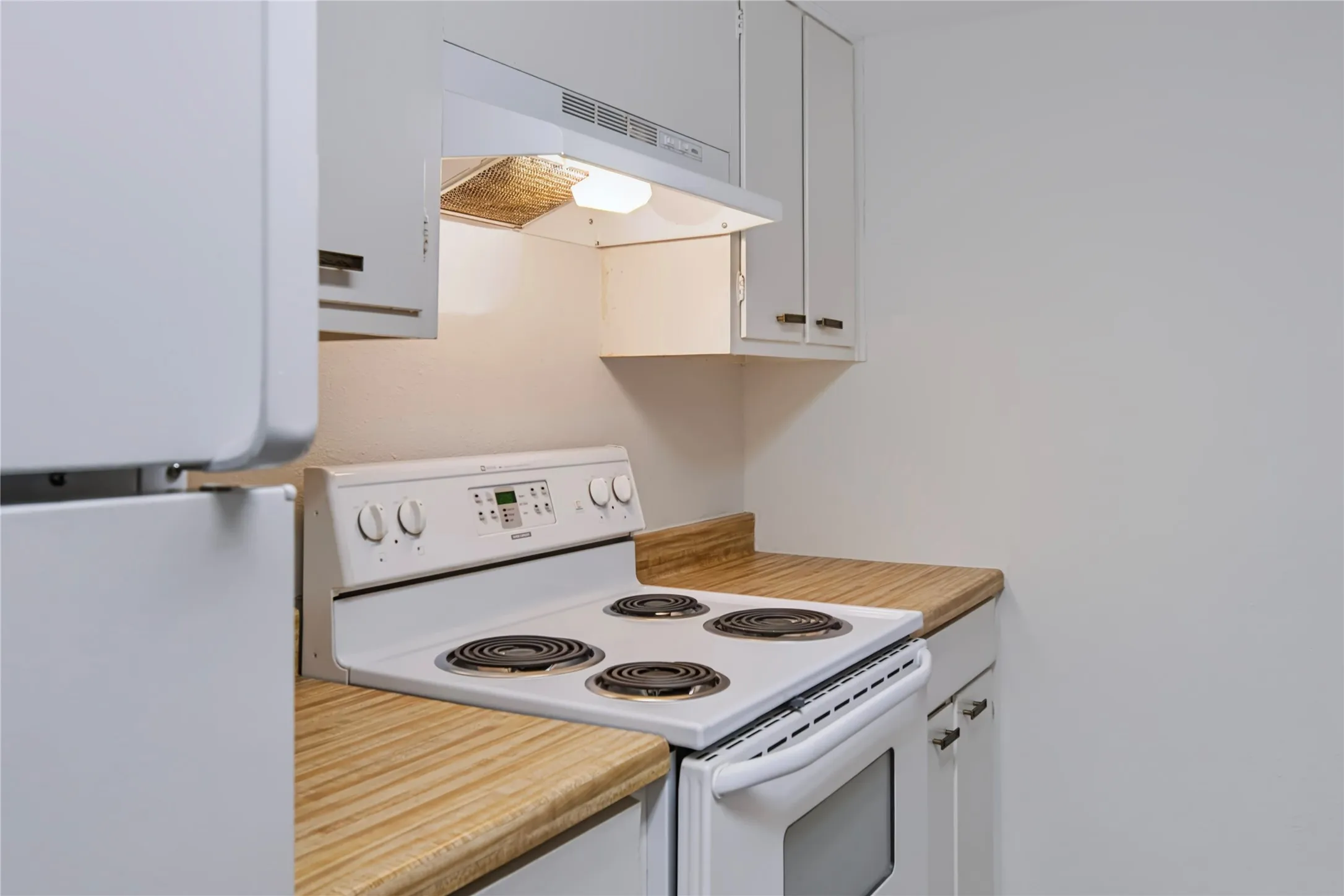 Condominium For Sale in Dallas County , 3045 Park Lane 1071, Dallas, Texas 75220, 2 Bedroom, 2 Bathroom, Garage spaces, 969 Sqft, built in 1969, mls#21340145, Real Estate Agent in Dallas, Homes For Sale in Dallas county, Homes For Sale in Dallas, Realtor in Dallas Texas, Real Estate Brokerage Independent Realty Texas, Luminita Cordes Realtor