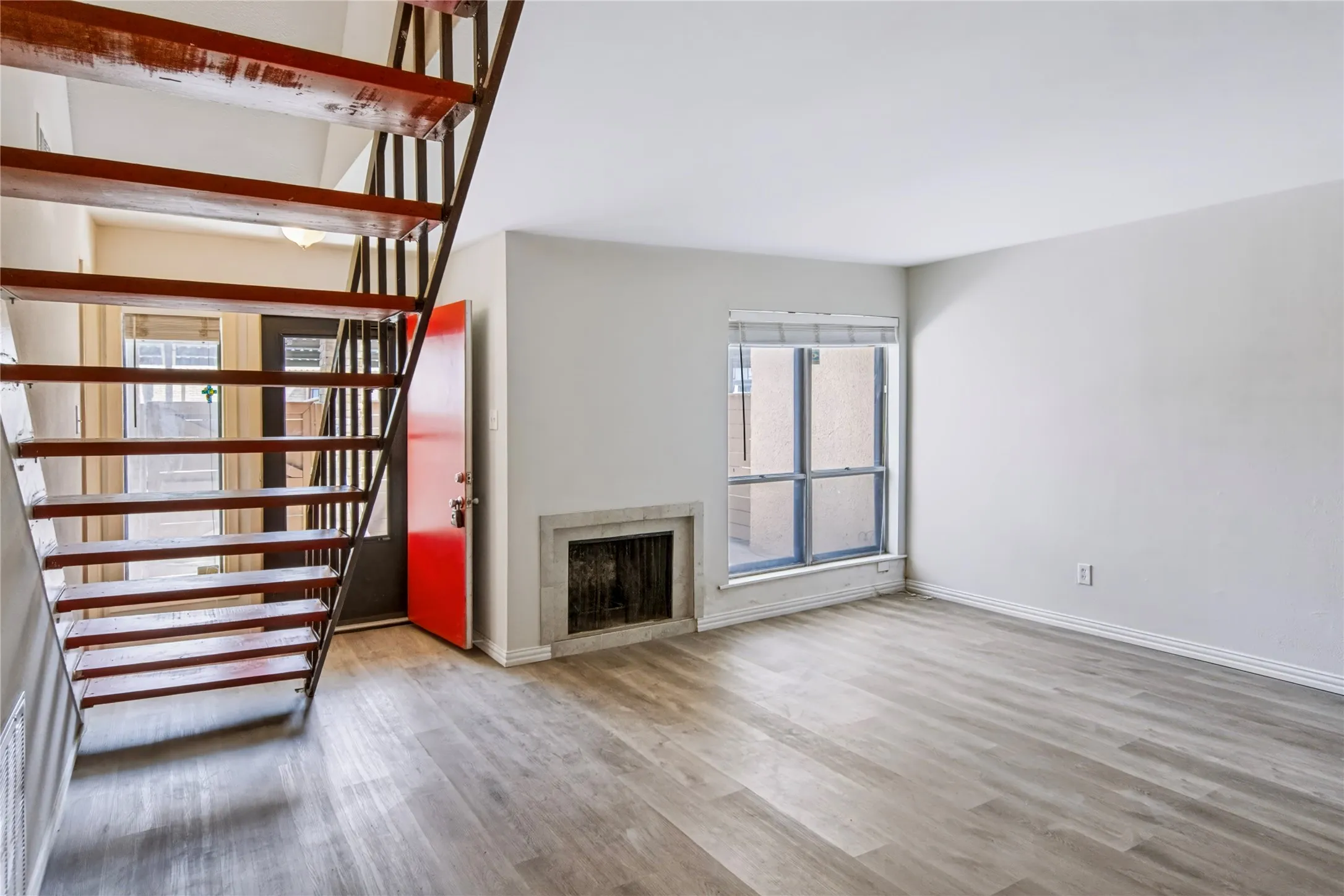 Condominium For Sale in Dallas County , 3045 Park Lane 1071, Dallas, Texas 75220, 2 Bedroom, 2 Bathroom, Garage spaces, 969 Sqft, built in 1969, mls#21340145, Real Estate Agent in Dallas, Homes For Sale in Dallas county, Homes For Sale in Dallas, Realtor in Dallas Texas, Real Estate Brokerage Independent Realty Texas, Luminita Cordes Realtor