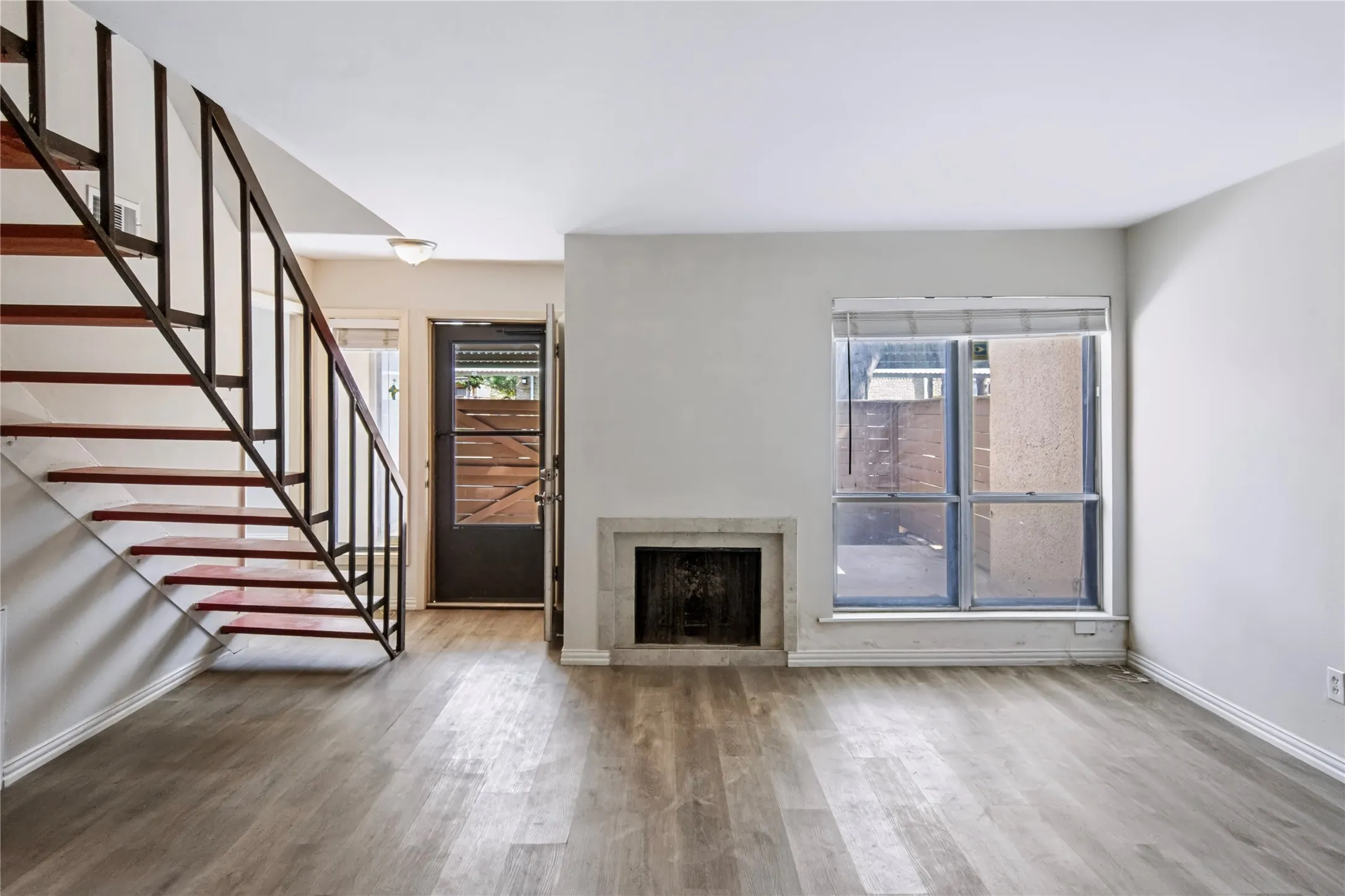 Condominium For Sale in Dallas County , 3045 Park Lane 1071, Dallas, Texas 75220, 2 Bedroom, 2 Bathroom, Garage spaces, 969 Sqft, built in 1969, mls#21340145, Real Estate Agent in Dallas, Homes For Sale in Dallas county, Homes For Sale in Dallas, Realtor in Dallas Texas, Real Estate Brokerage Independent Realty Texas, Luminita Cordes Realtor