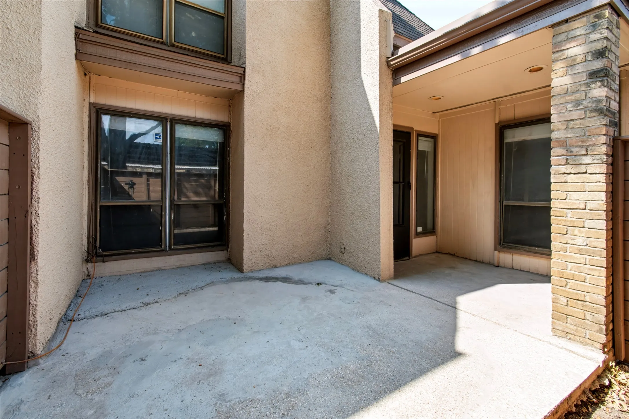 Condominium For Sale in Dallas County , 3045 Park Lane 1071, Dallas, Texas 75220, 2 Bedroom, 2 Bathroom, Garage spaces, 969 Sqft, built in 1969, mls#21340145, Real Estate Agent in Dallas, Homes For Sale in Dallas county, Homes For Sale in Dallas, Realtor in Dallas Texas, Real Estate Brokerage Independent Realty Texas, Luminita Cordes Realtor