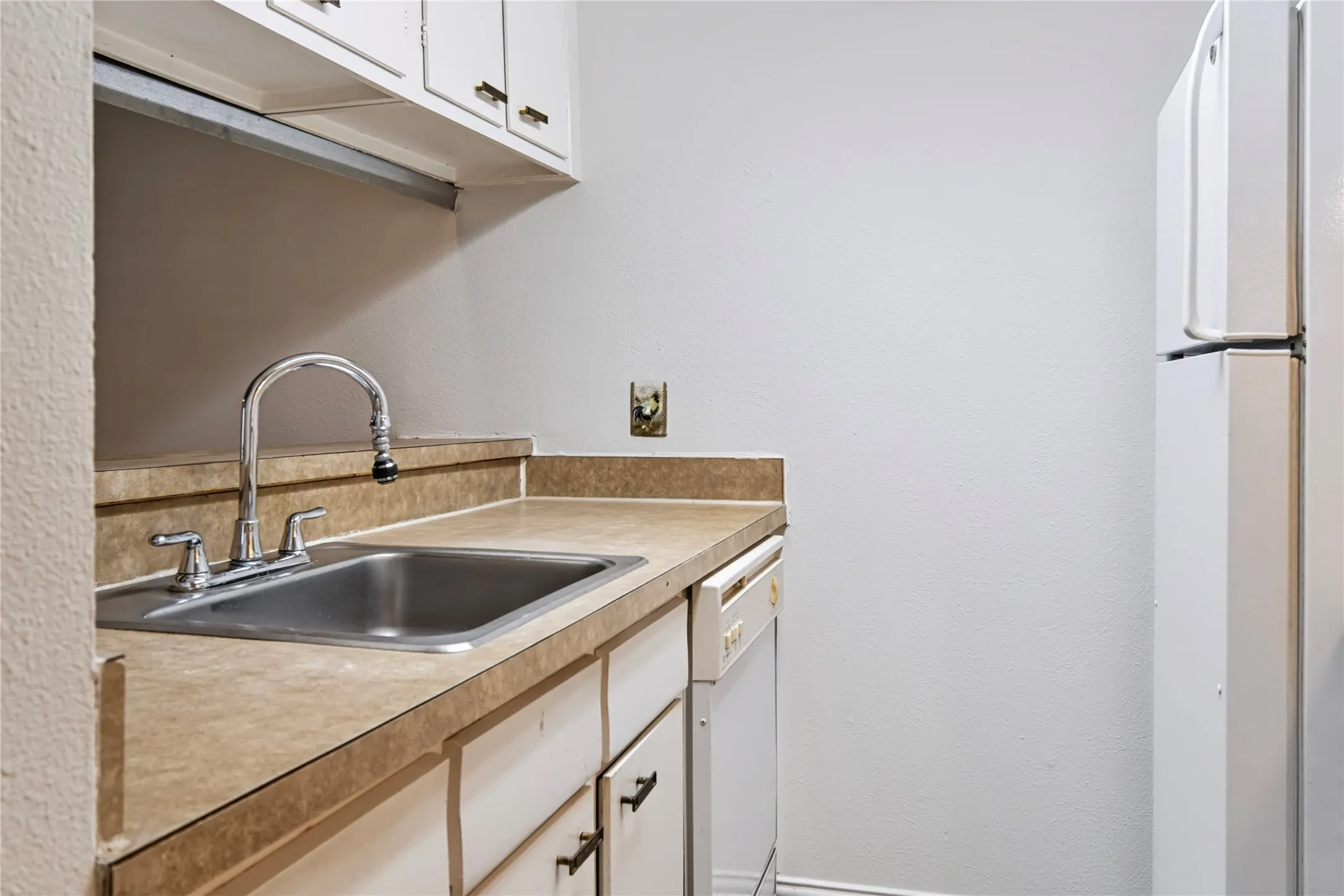 Condominium For Sale in Dallas County , 3045 Park Lane 1071, Dallas, Texas 75220, 2 Bedroom, 2 Bathroom, Garage spaces, 969 Sqft, built in 1969, mls#21340145, Real Estate Agent in Dallas, Homes For Sale in Dallas county, Homes For Sale in Dallas, Realtor in Dallas Texas, Real Estate Brokerage Independent Realty Texas, Luminita Cordes Realtor