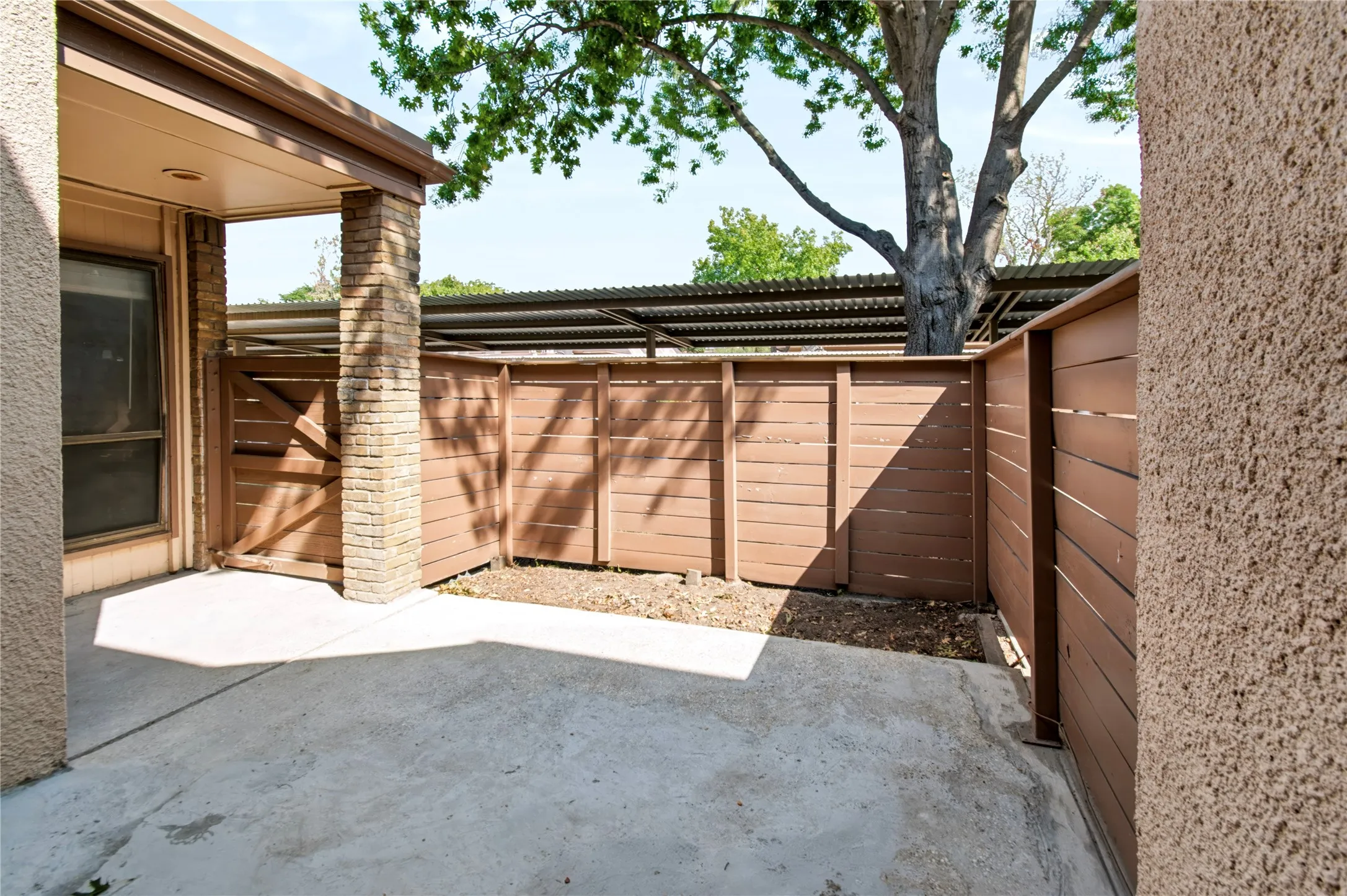 Condominium For Sale in Dallas County , 3045 Park Lane 1071, Dallas, Texas 75220, 2 Bedroom, 2 Bathroom, Garage spaces, 969 Sqft, built in 1969, mls#21340145, Real Estate Agent in Dallas, Homes For Sale in Dallas county, Homes For Sale in Dallas, Realtor in Dallas Texas, Real Estate Brokerage Independent Realty Texas, Luminita Cordes Realtor