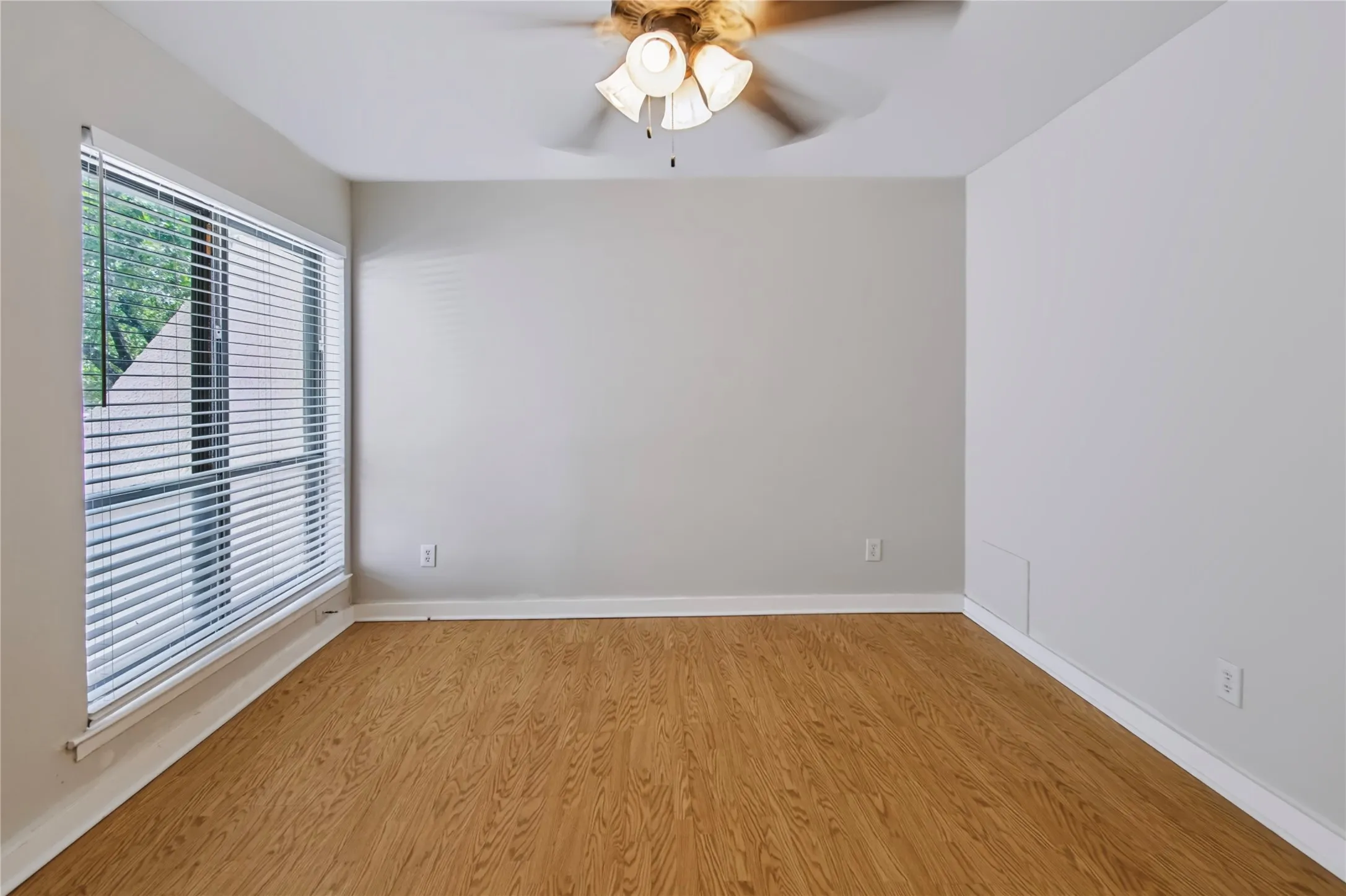 Condominium For Sale in Dallas County , 3045 Park Lane 1071, Dallas, Texas 75220, 2 Bedroom, 2 Bathroom, Garage spaces, 969 Sqft, built in 1969, mls#21340145, Real Estate Agent in Dallas, Homes For Sale in Dallas county, Homes For Sale in Dallas, Realtor in Dallas Texas, Real Estate Brokerage Independent Realty Texas, Luminita Cordes Realtor
