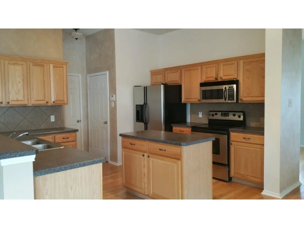 Single Family Residence For Rent in Collin County , 9840 Hedge Bell Drive, Mc Kinney, Texas 75072, 3 Bedroom, 2 Bathroom, 2 Garage spaces, 1,732 Sqft, built in 2004, mls#21341474, Real Estate Agent in Mc Kinney, Homes For Rent in Collin county, Homes For Rent in Mc Kinney, Realtor in Mc Kinney Texas, Real Estate Brokerage Independent Realty Texas, Luminita Cordes Realtor
