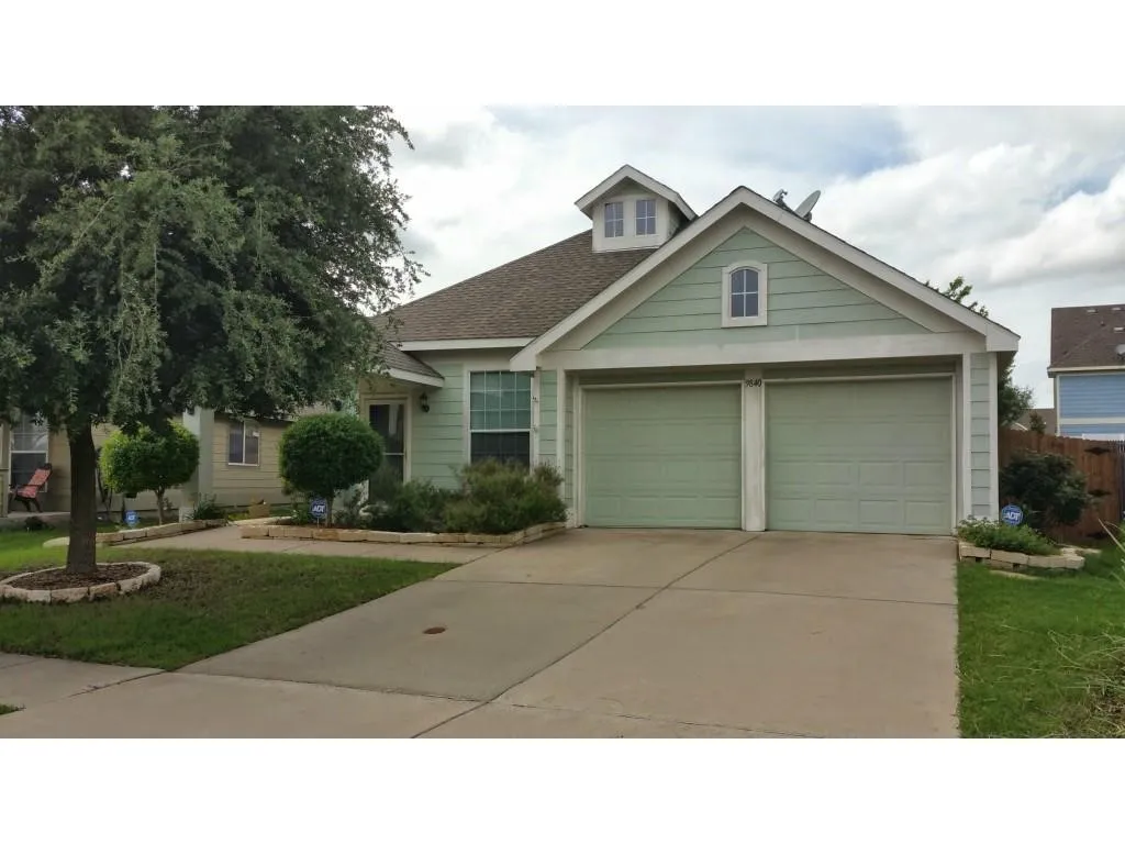 Single Family Residence For Rent in Collin County , 9840 Hedge Bell Drive, Mc Kinney, Texas 75072, 3 Bedroom, 2 Bathroom, 2 Garage spaces, 1,732 Sqft, built in 2004, mls#21341474, Real Estate Agent in Mc Kinney, Homes For Rent in Collin county, Homes For Rent in Mc Kinney, Realtor in Mc Kinney Texas, Real Estate Brokerage Independent Realty Texas, Luminita Cordes Realtor