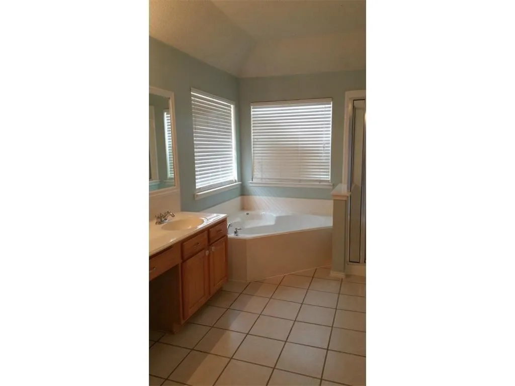 Single Family Residence For Rent in Collin County , 9840 Hedge Bell Drive, Mc Kinney, Texas 75072, 3 Bedroom, 2 Bathroom, 2 Garage spaces, 1,732 Sqft, built in 2004, mls#21341474, Real Estate Agent in Mc Kinney, Homes For Rent in Collin county, Homes For Rent in Mc Kinney, Realtor in Mc Kinney Texas, Real Estate Brokerage Independent Realty Texas, Luminita Cordes Realtor