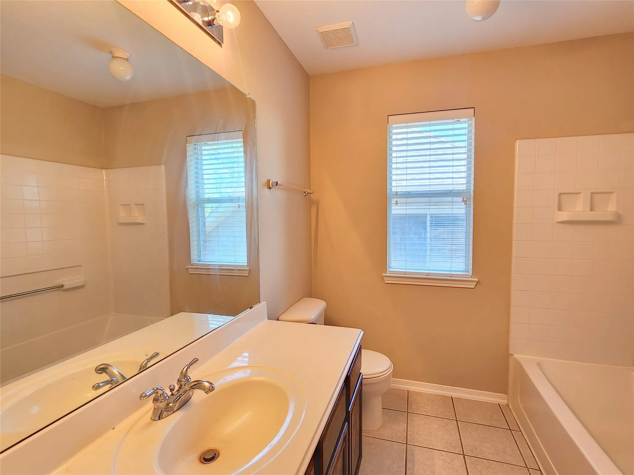 2nd floor: upstairs middle bathroom
