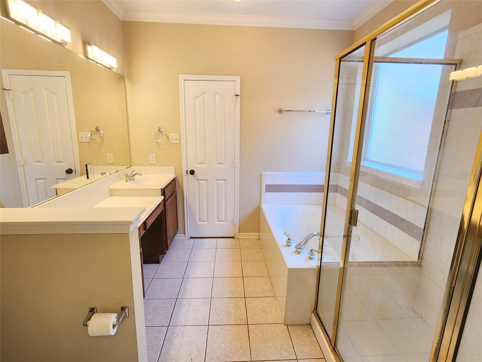 1st floor: Master Bathroom
