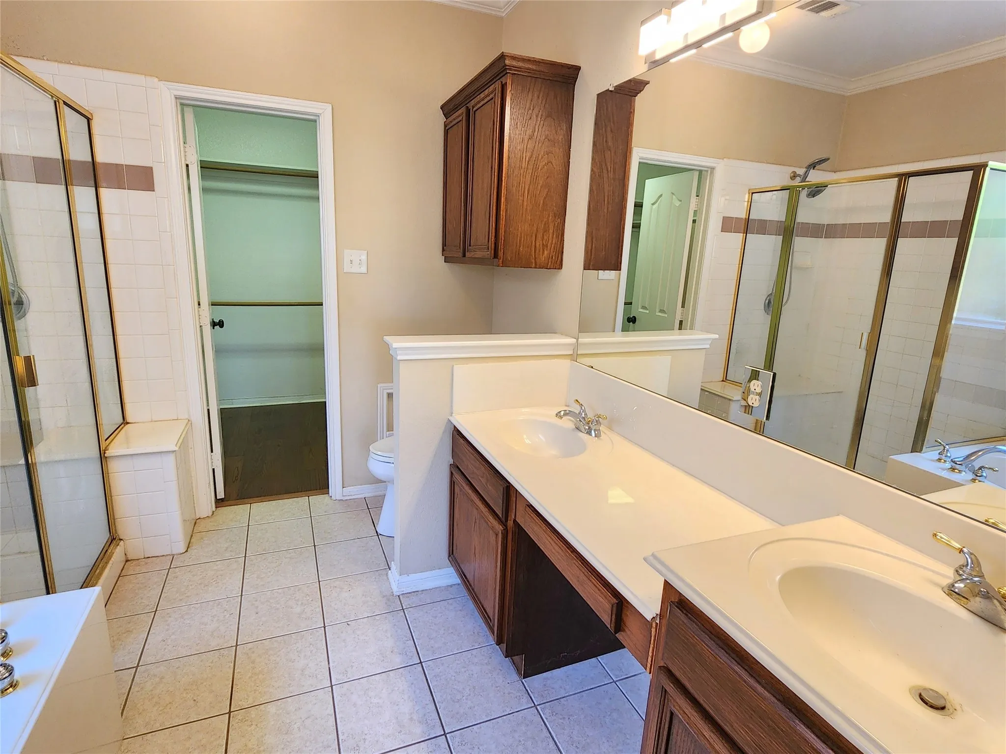 1st floor: Master Bathroom