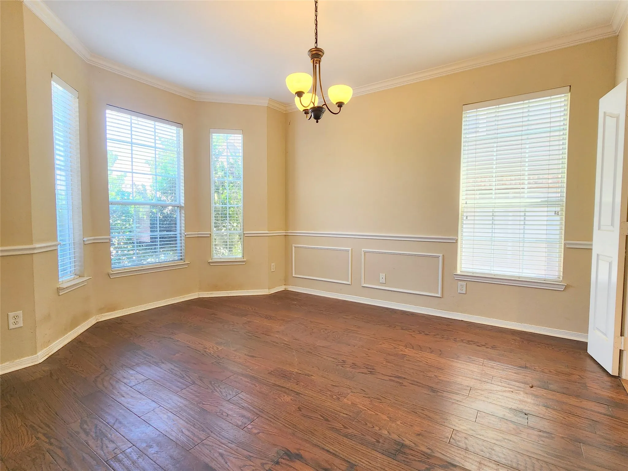 1st floor: Dining Room