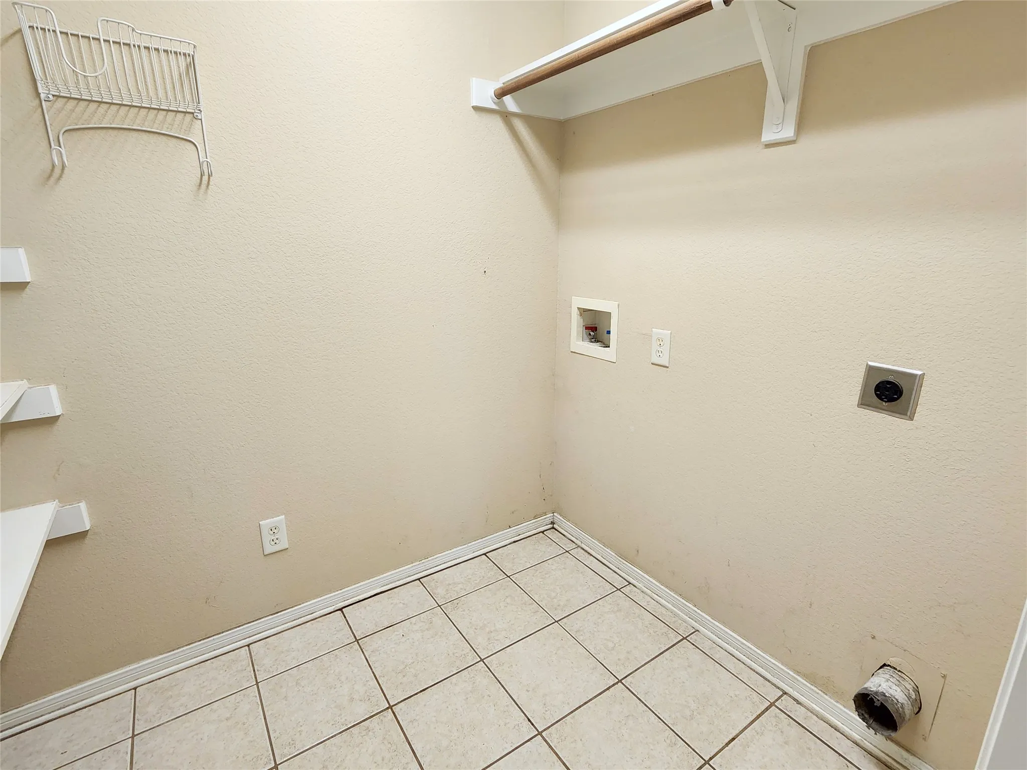 1st floor: laundry room