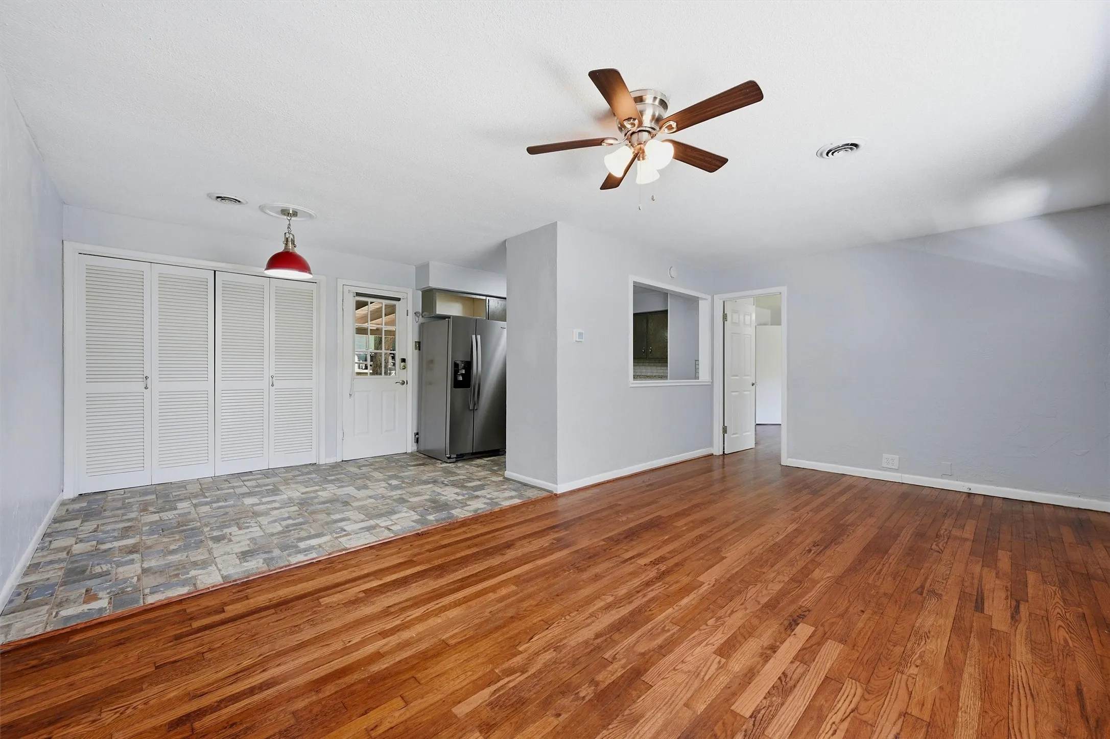 Single Family Residence For Rent in Grayson County , 101 Lakewood Lane, Pottsboro, Texas 75076, 2 Bedroom, 2 Bathroom, Garage spaces, 1,230 Sqft, built in 1958, mls#21338658, Real Estate Agent in Pottsboro, Homes For Rent in Grayson county, Homes For Rent in Pottsboro, Realtor in Pottsboro Texas, Real Estate Brokerage Independent Realty Texas, Luminita Cordes Realtor