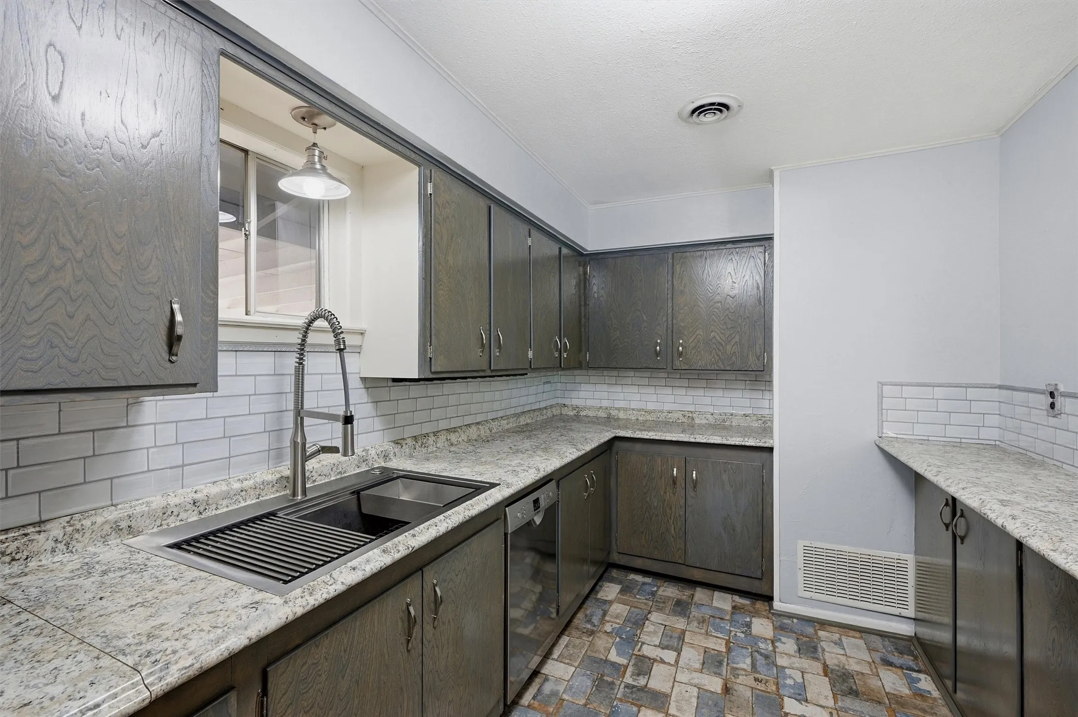 Single Family Residence For Rent in Grayson County , 101 Lakewood Lane, Pottsboro, Texas 75076, 2 Bedroom, 2 Bathroom, Garage spaces, 1,230 Sqft, built in 1958, mls#21338658, Real Estate Agent in Pottsboro, Homes For Rent in Grayson county, Homes For Rent in Pottsboro, Realtor in Pottsboro Texas, Real Estate Brokerage Independent Realty Texas, Luminita Cordes Realtor