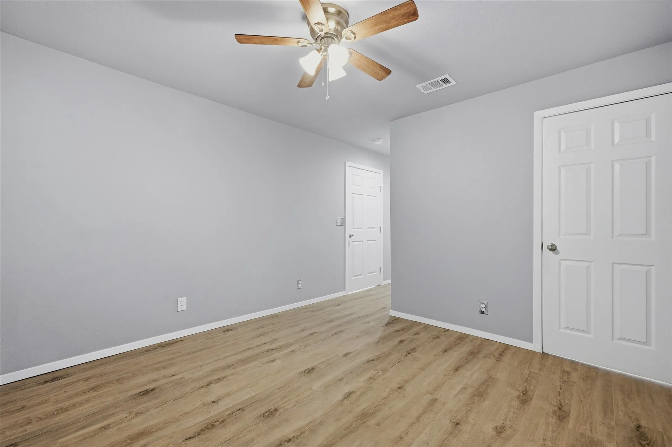 Single Family Residence For Rent in Grayson County , 101 Lakewood Lane, Pottsboro, Texas 75076, 2 Bedroom, 2 Bathroom, Garage spaces, 1,230 Sqft, built in 1958, mls#21338658, Real Estate Agent in Pottsboro, Homes For Rent in Grayson county, Homes For Rent in Pottsboro, Realtor in Pottsboro Texas, Real Estate Brokerage Independent Realty Texas, Luminita Cordes Realtor