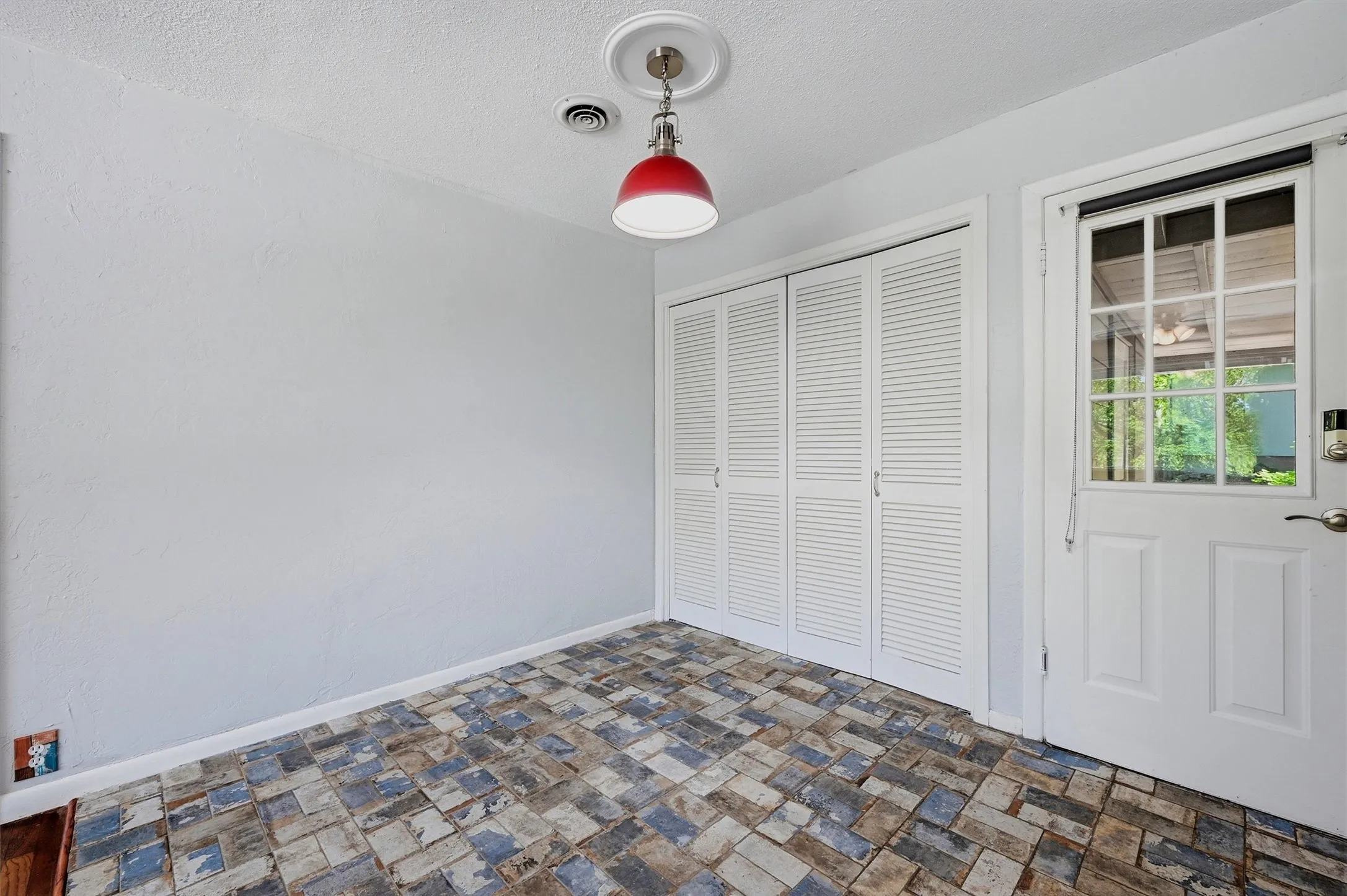 Single Family Residence For Rent in Grayson County , 101 Lakewood Lane, Pottsboro, Texas 75076, 2 Bedroom, 2 Bathroom, Garage spaces, 1,230 Sqft, built in 1958, mls#21338658, Real Estate Agent in Pottsboro, Homes For Rent in Grayson county, Homes For Rent in Pottsboro, Realtor in Pottsboro Texas, Real Estate Brokerage Independent Realty Texas, Luminita Cordes Realtor