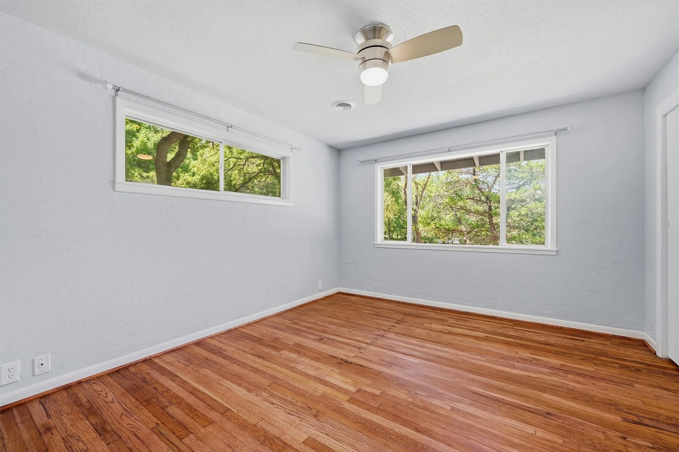 Single Family Residence For Rent in Grayson County , 101 Lakewood Lane, Pottsboro, Texas 75076, 2 Bedroom, 2 Bathroom, Garage spaces, 1,230 Sqft, built in 1958, mls#21338658, Real Estate Agent in Pottsboro, Homes For Rent in Grayson county, Homes For Rent in Pottsboro, Realtor in Pottsboro Texas, Real Estate Brokerage Independent Realty Texas, Luminita Cordes Realtor