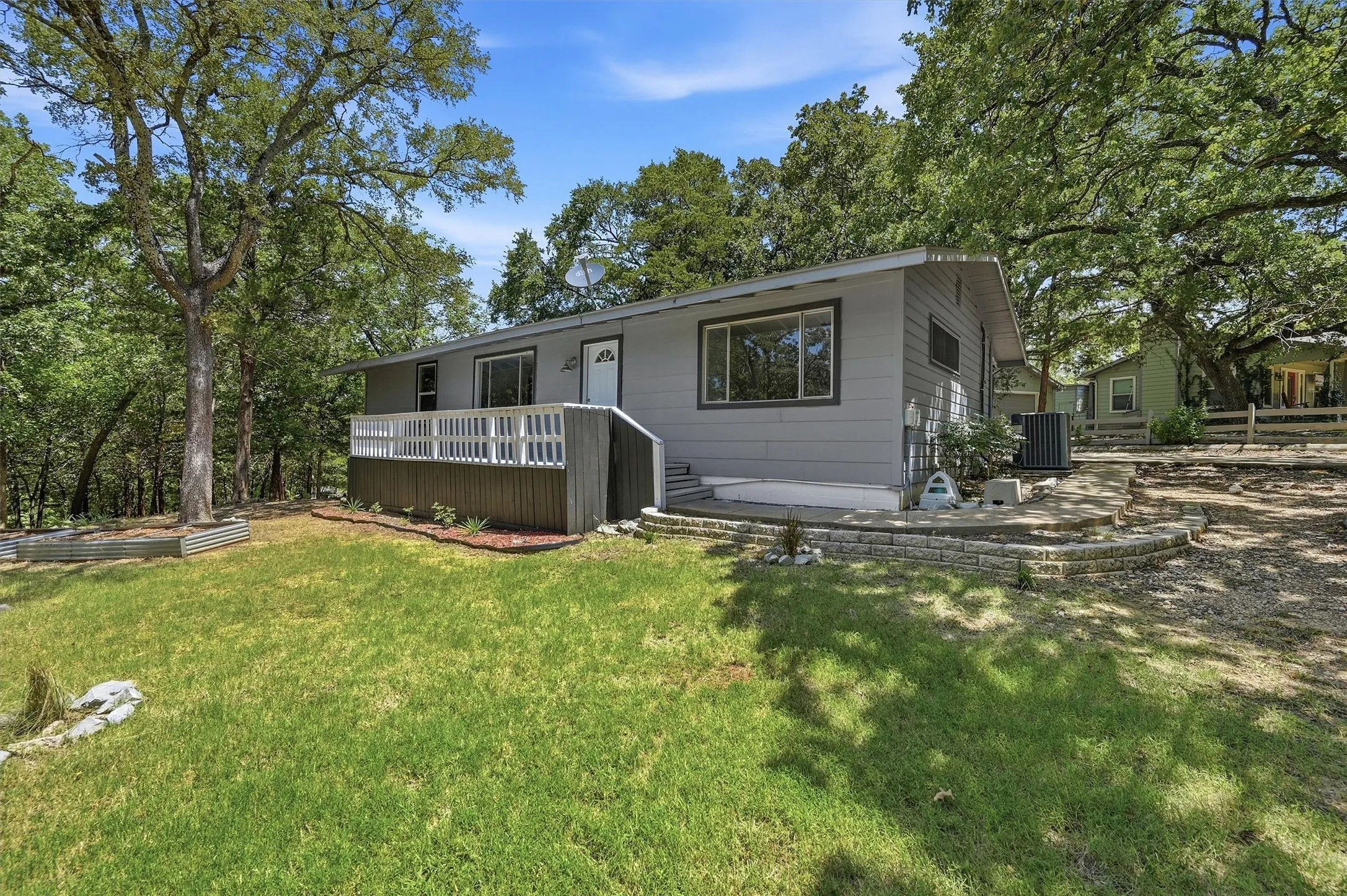 Single Family Residence For Rent in Grayson County , 101 Lakewood Lane, Pottsboro, Texas 75076, 2 Bedroom, 2 Bathroom, Garage spaces, 1,230 Sqft, built in 1958, mls#21338658, Real Estate Agent in Pottsboro, Homes For Rent in Grayson county, Homes For Rent in Pottsboro, Realtor in Pottsboro Texas, Real Estate Brokerage Independent Realty Texas, Luminita Cordes Realtor