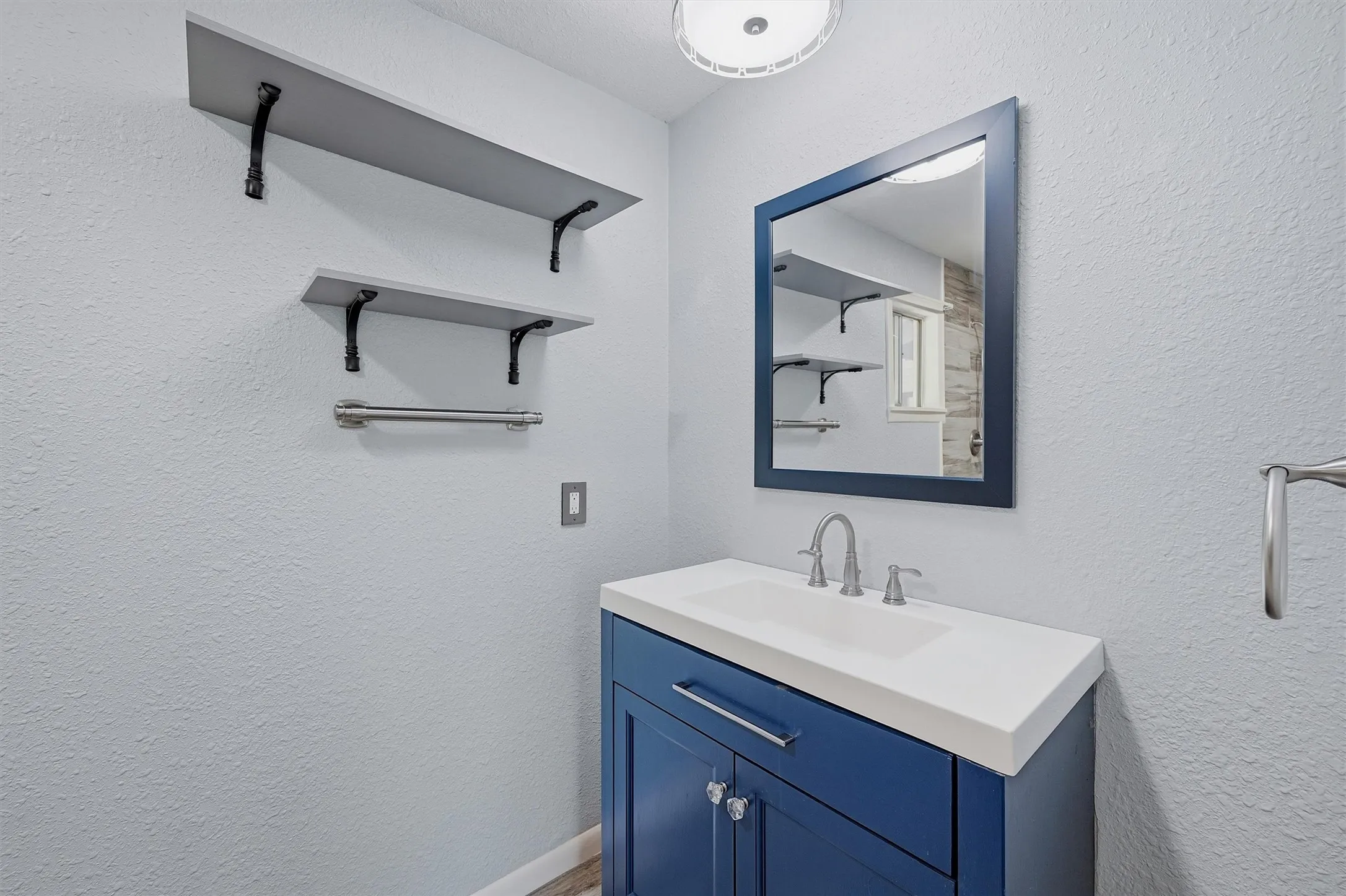 Single Family Residence For Rent in Grayson County , 101 Lakewood Lane, Pottsboro, Texas 75076, 2 Bedroom, 2 Bathroom, Garage spaces, 1,230 Sqft, built in 1958, mls#21338658, Real Estate Agent in Pottsboro, Homes For Rent in Grayson county, Homes For Rent in Pottsboro, Realtor in Pottsboro Texas, Real Estate Brokerage Independent Realty Texas, Luminita Cordes Realtor