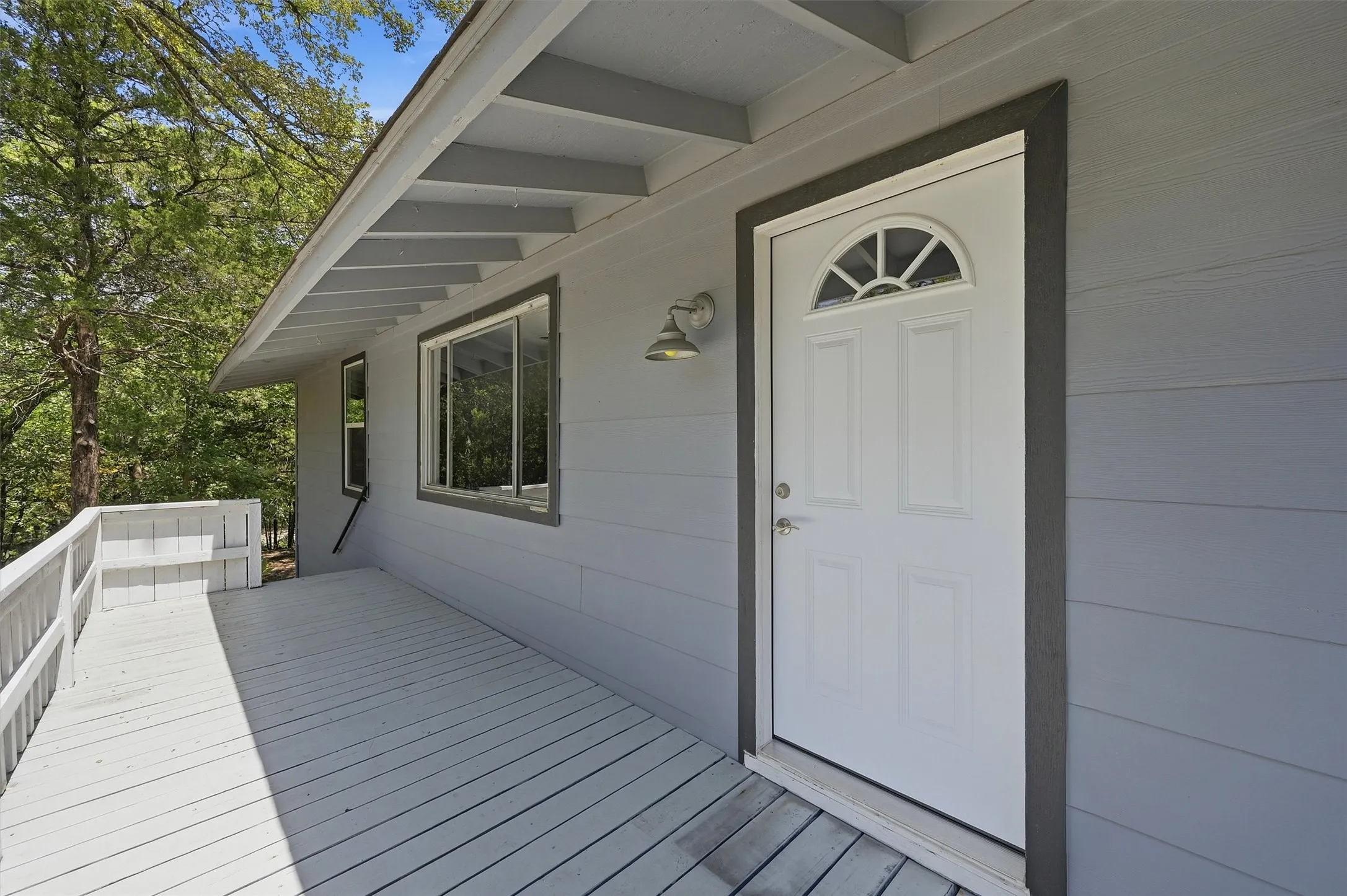 Single Family Residence For Rent in Grayson County , 101 Lakewood Lane, Pottsboro, Texas 75076, 2 Bedroom, 2 Bathroom, Garage spaces, 1,230 Sqft, built in 1958, mls#21338658, Real Estate Agent in Pottsboro, Homes For Rent in Grayson county, Homes For Rent in Pottsboro, Realtor in Pottsboro Texas, Real Estate Brokerage Independent Realty Texas, Luminita Cordes Realtor
