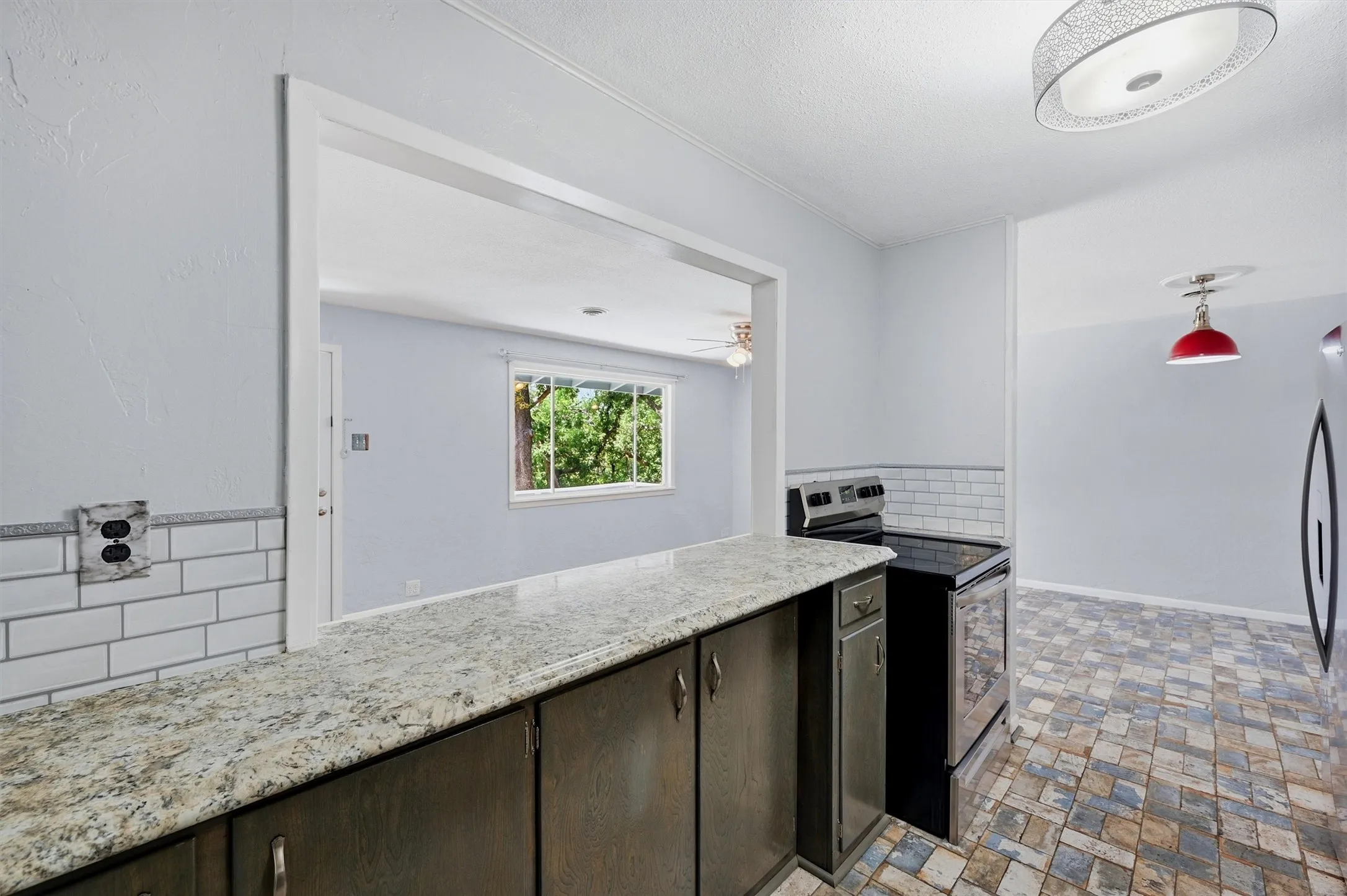 Single Family Residence For Rent in Grayson County , 101 Lakewood Lane, Pottsboro, Texas 75076, 2 Bedroom, 2 Bathroom, Garage spaces, 1,230 Sqft, built in 1958, mls#21338658, Real Estate Agent in Pottsboro, Homes For Rent in Grayson county, Homes For Rent in Pottsboro, Realtor in Pottsboro Texas, Real Estate Brokerage Independent Realty Texas, Luminita Cordes Realtor