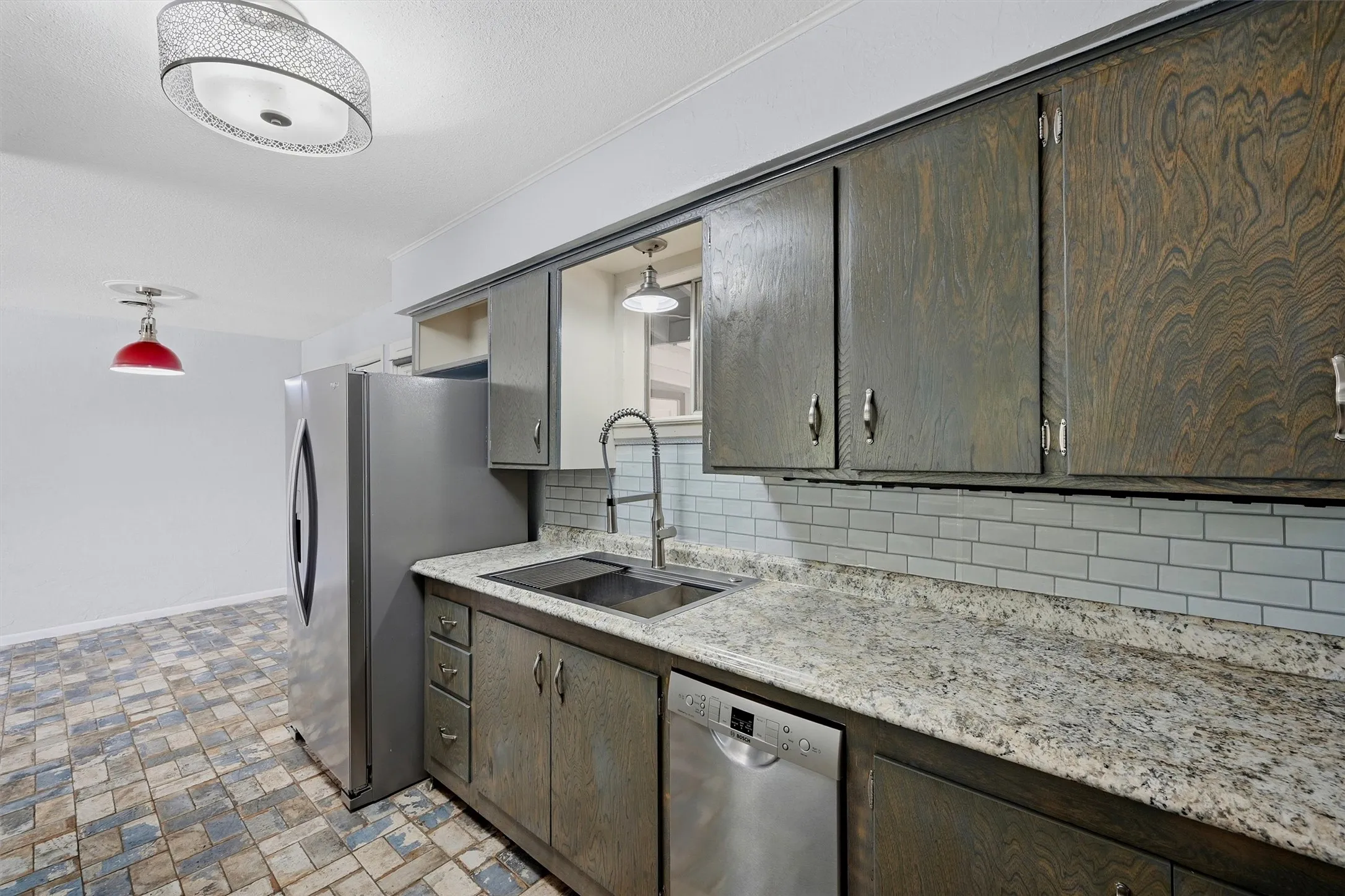 Single Family Residence For Rent in Grayson County , 101 Lakewood Lane, Pottsboro, Texas 75076, 2 Bedroom, 2 Bathroom, Garage spaces, 1,230 Sqft, built in 1958, mls#21338658, Real Estate Agent in Pottsboro, Homes For Rent in Grayson county, Homes For Rent in Pottsboro, Realtor in Pottsboro Texas, Real Estate Brokerage Independent Realty Texas, Luminita Cordes Realtor