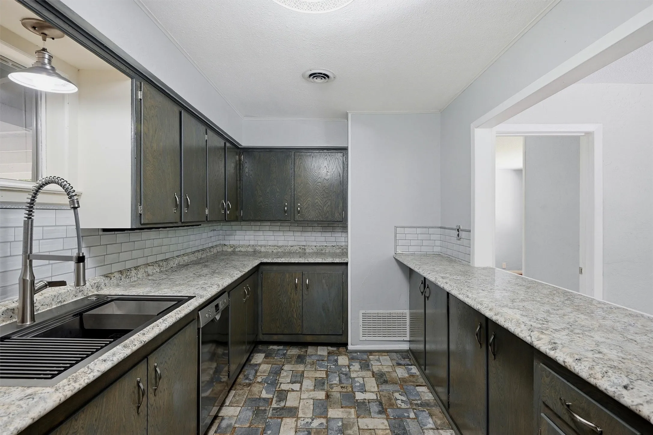 Single Family Residence For Rent in Grayson County , 101 Lakewood Lane, Pottsboro, Texas 75076, 2 Bedroom, 2 Bathroom, Garage spaces, 1,230 Sqft, built in 1958, mls#21338658, Real Estate Agent in Pottsboro, Homes For Rent in Grayson county, Homes For Rent in Pottsboro, Realtor in Pottsboro Texas, Real Estate Brokerage Independent Realty Texas, Luminita Cordes Realtor