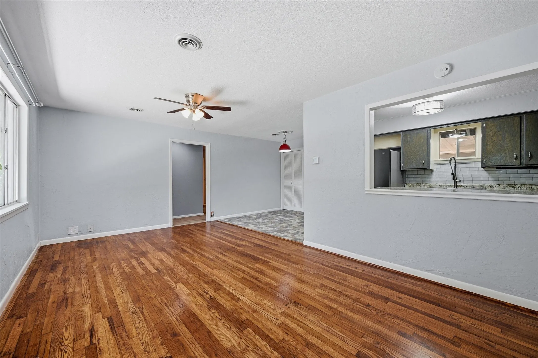 Single Family Residence For Rent in Grayson County , 101 Lakewood Lane, Pottsboro, Texas 75076, 2 Bedroom, 2 Bathroom, Garage spaces, 1,230 Sqft, built in 1958, mls#21338658, Real Estate Agent in Pottsboro, Homes For Rent in Grayson county, Homes For Rent in Pottsboro, Realtor in Pottsboro Texas, Real Estate Brokerage Independent Realty Texas, Luminita Cordes Realtor