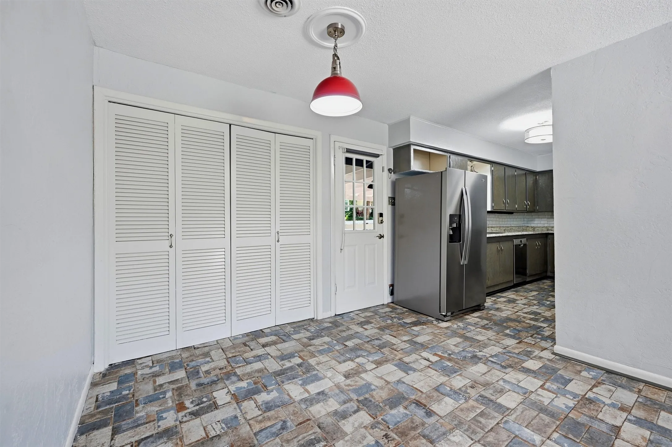 Single Family Residence For Rent in Grayson County , 101 Lakewood Lane, Pottsboro, Texas 75076, 2 Bedroom, 2 Bathroom, Garage spaces, 1,230 Sqft, built in 1958, mls#21338658, Real Estate Agent in Pottsboro, Homes For Rent in Grayson county, Homes For Rent in Pottsboro, Realtor in Pottsboro Texas, Real Estate Brokerage Independent Realty Texas, Luminita Cordes Realtor