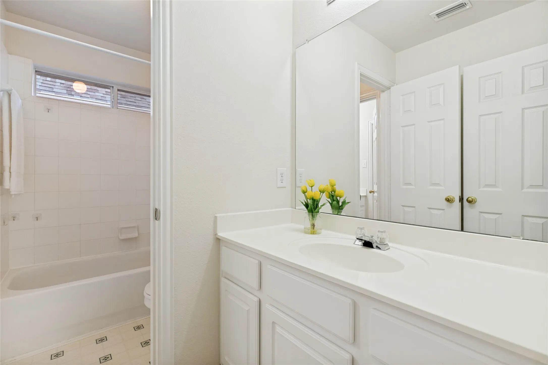 Single Family Residence For Sale in Denton County , 1706 Tealwood Lane, Corinth, Texas 76210, 4 Bedroom, 4 Bathroom, 2 Garage spaces, 2,743 Sqft, built in 1999, mls#21341997, Real Estate Agent in Corinth, Homes For Sale in Denton county, Homes For Sale in Corinth, Realtor in Corinth Texas, Real Estate Brokerage Independent Realty Texas, Luminita Cordes Realtor